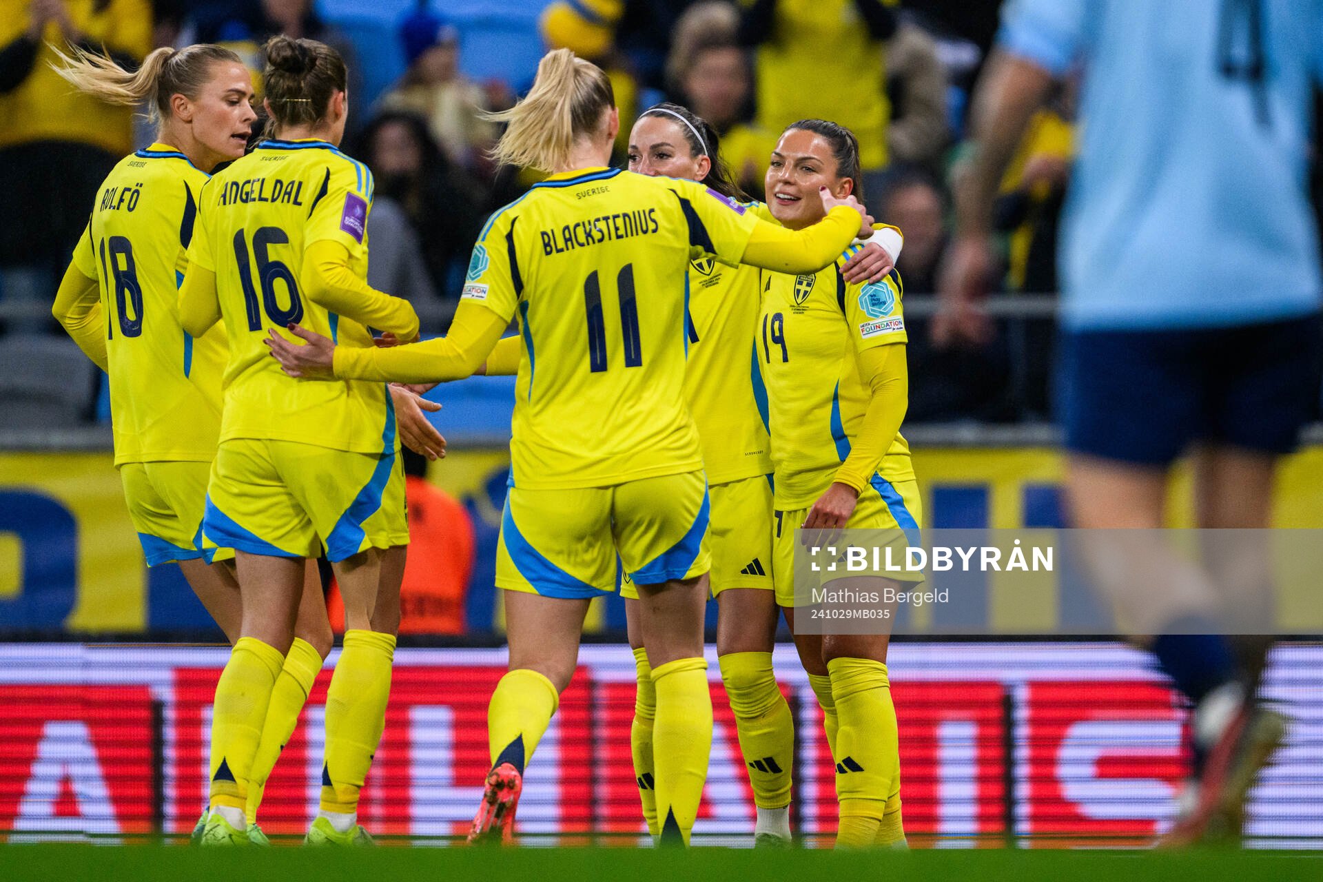 Fridolina Rolfö, Filippa Angeldahl, Stina Blackstenius, Kosovare Asllani and Johanna Rytting Kaneryd of Sweden celebrate after scoring 2-0  during the UEFA Women's Euro Qualifier first round play-off football match between Sweden and Luxembourg on October 29, 2024 in Gothenburg. 