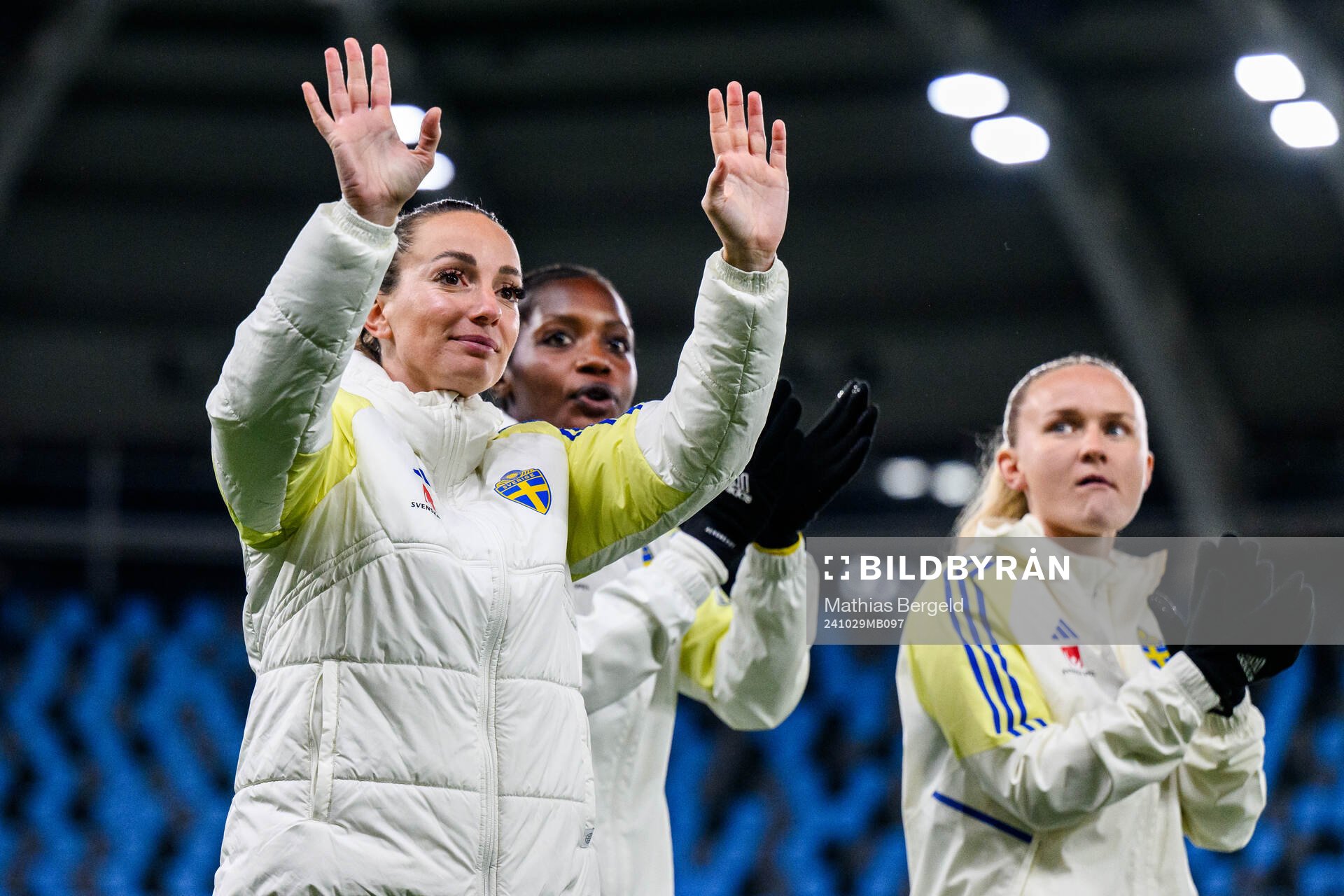 Kosovare Asllani, Evelyn Ijeh and Matilda Vinberg of Sweden