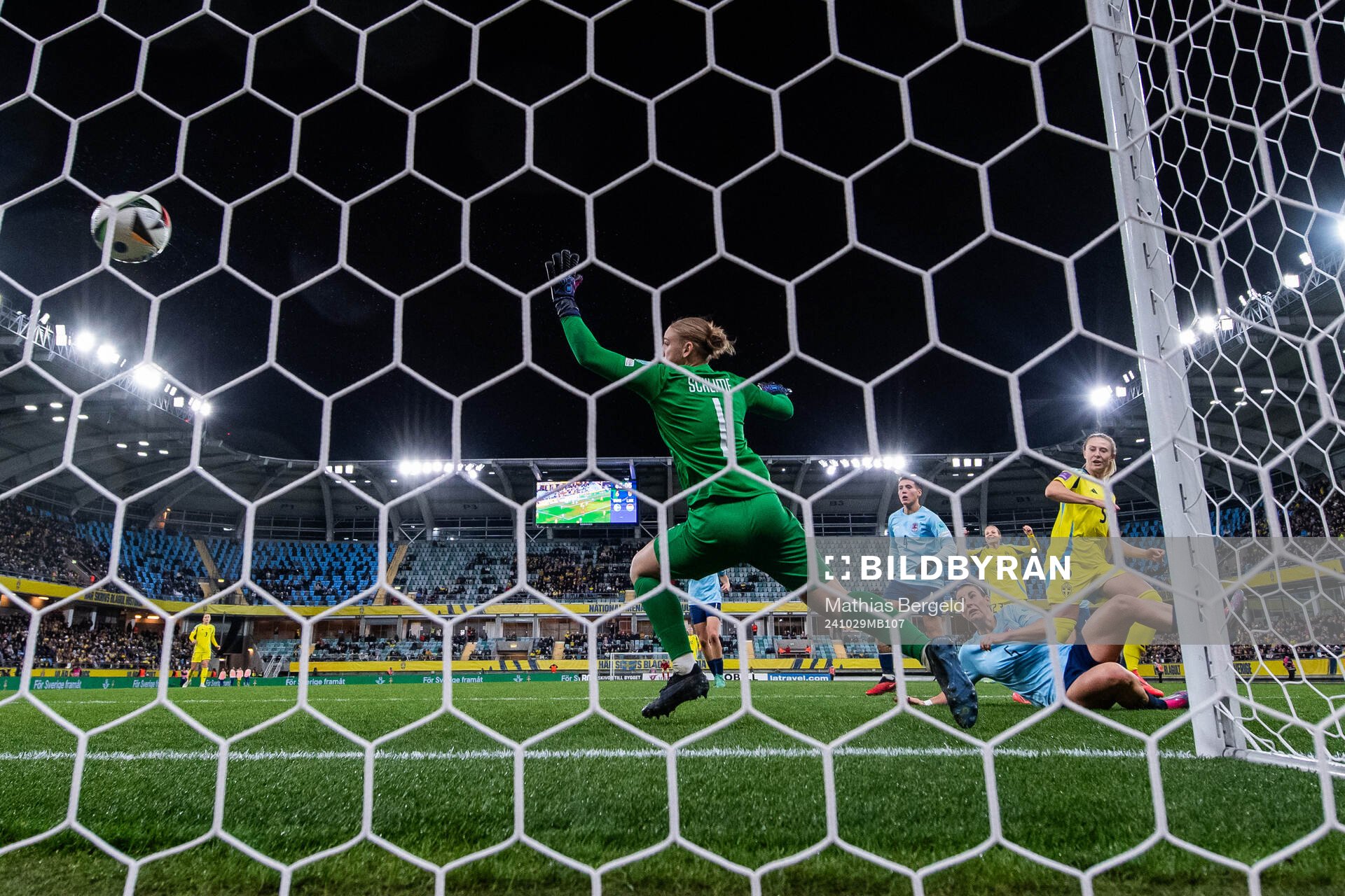 Rebecka Blomqvist of Sweden scores 7-0 behind Emma Kremer