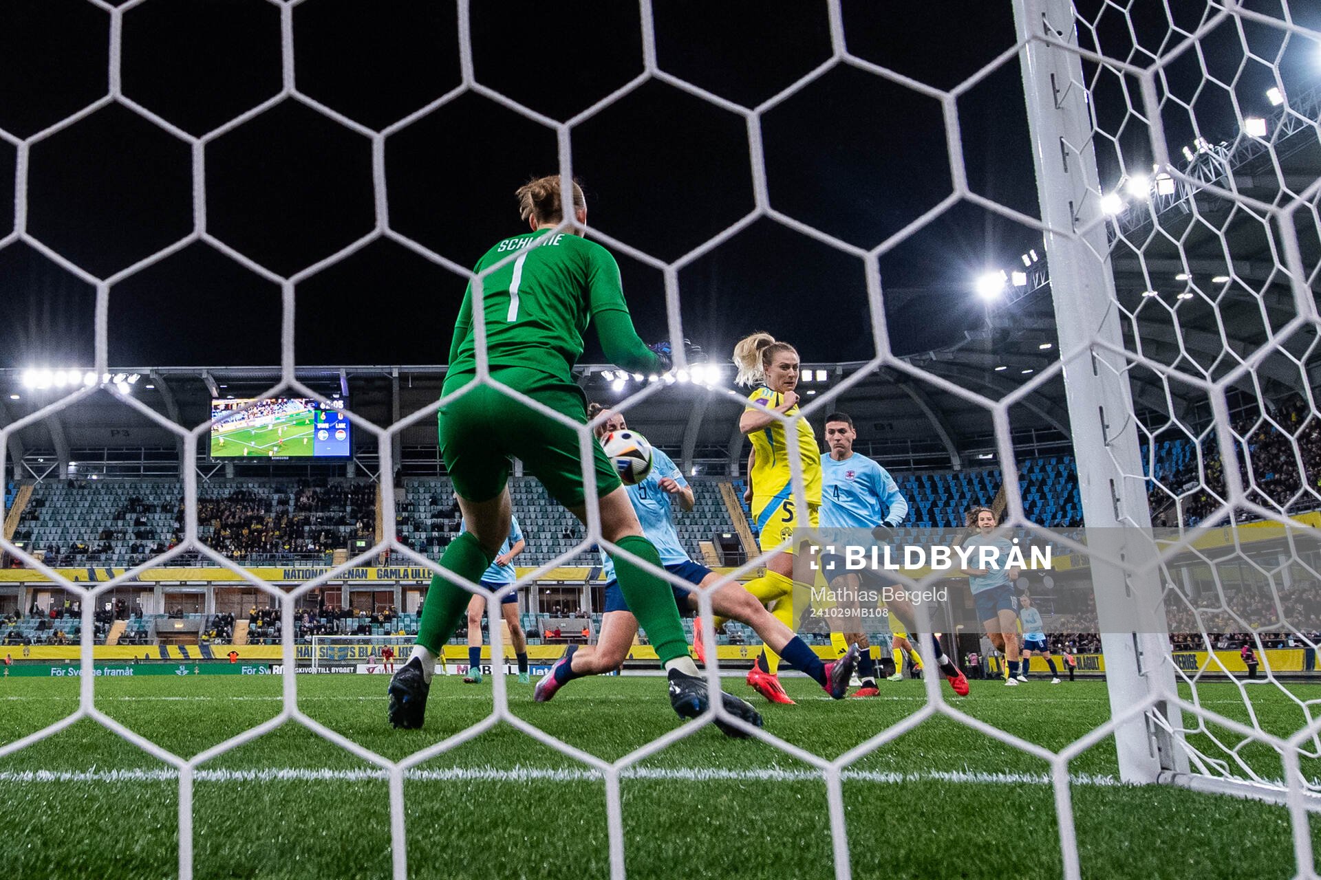 Rebecka Blomqvist of Sweden scores 7-0 behind Emma Kremer