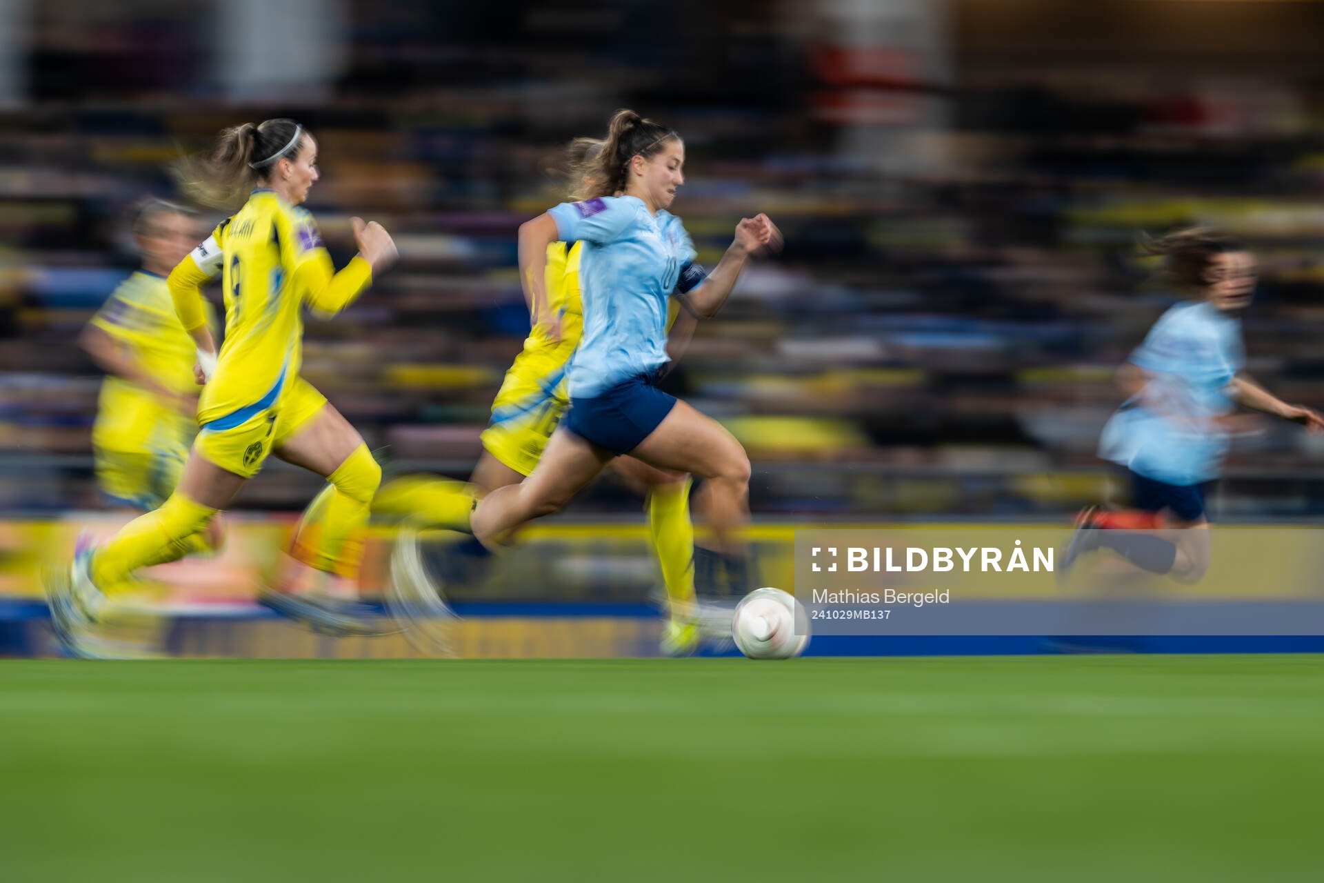 Kosovare Asllani of Sweden and Laura Miller of Luxembourg