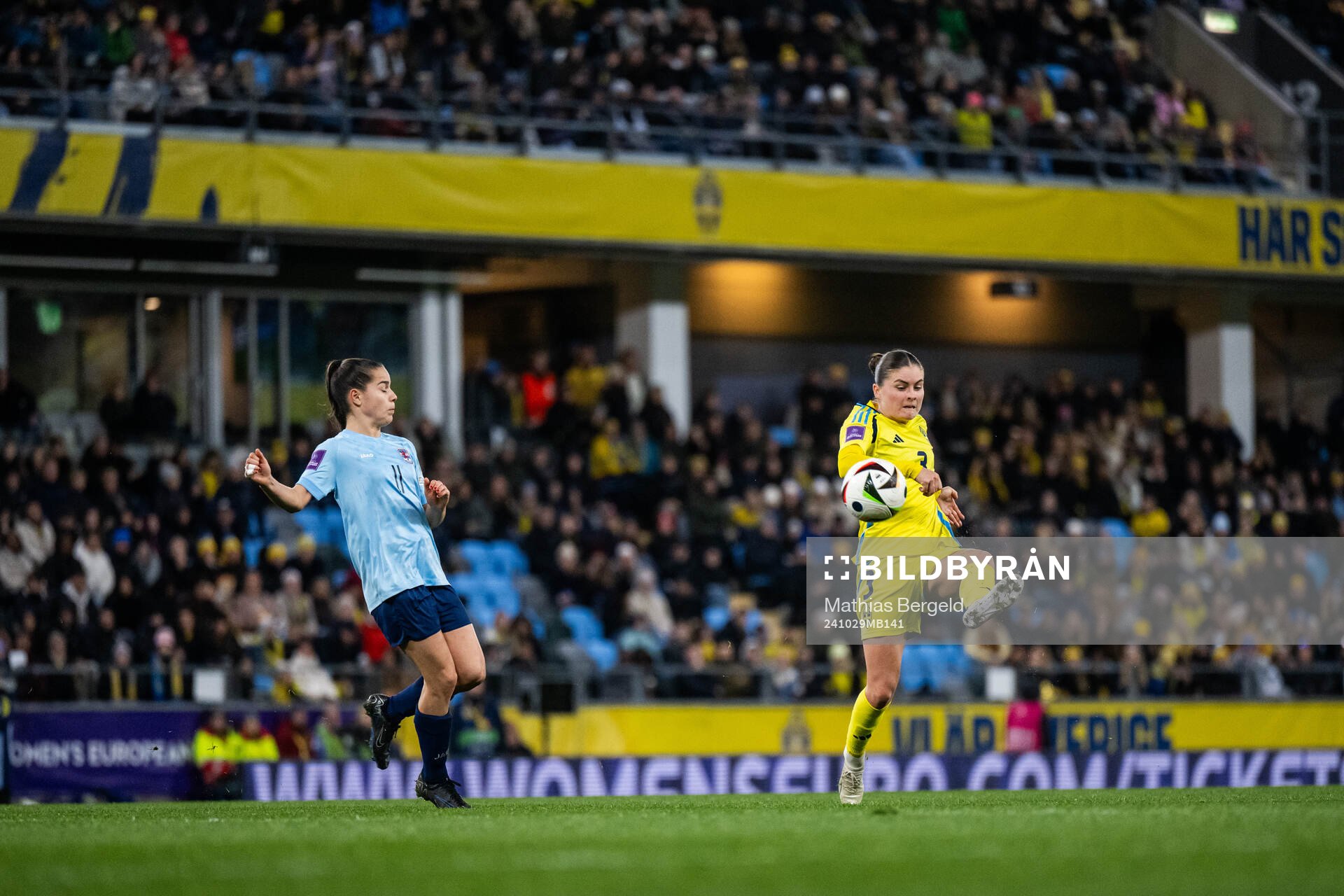 Charlotte Schmit and Hanna Wijk of Sweden