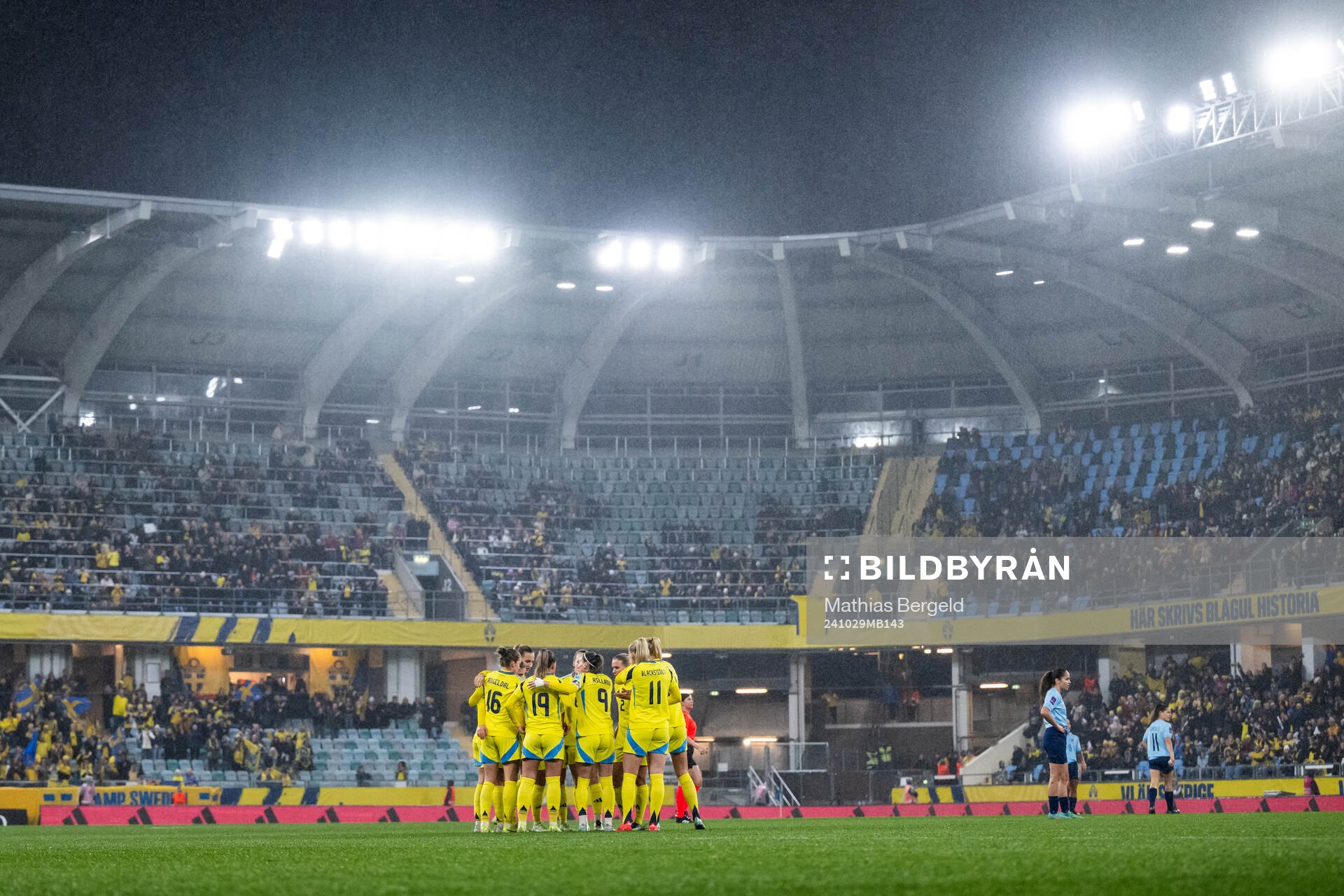 Johanna Rytting Kaneryd of Sweden celebrate with team mates