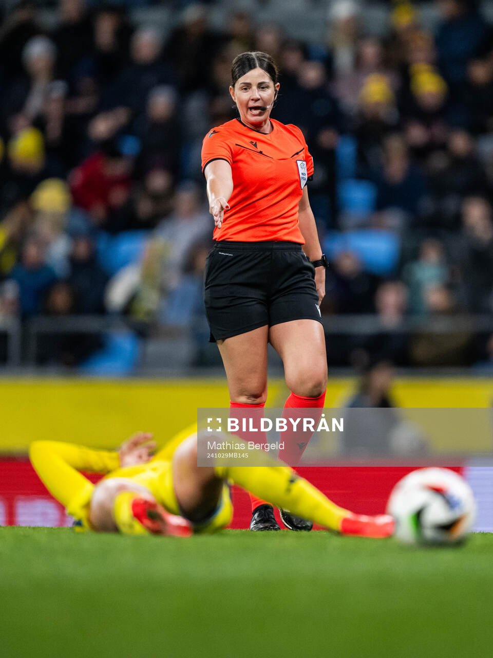 Referee Réka Molnar calls a penalty shot for Seden during the UEFA Women's Euro Qualifier first round play-off football match between Sweden and Luxembourg on October 29, 2024 in Gothenburg. 