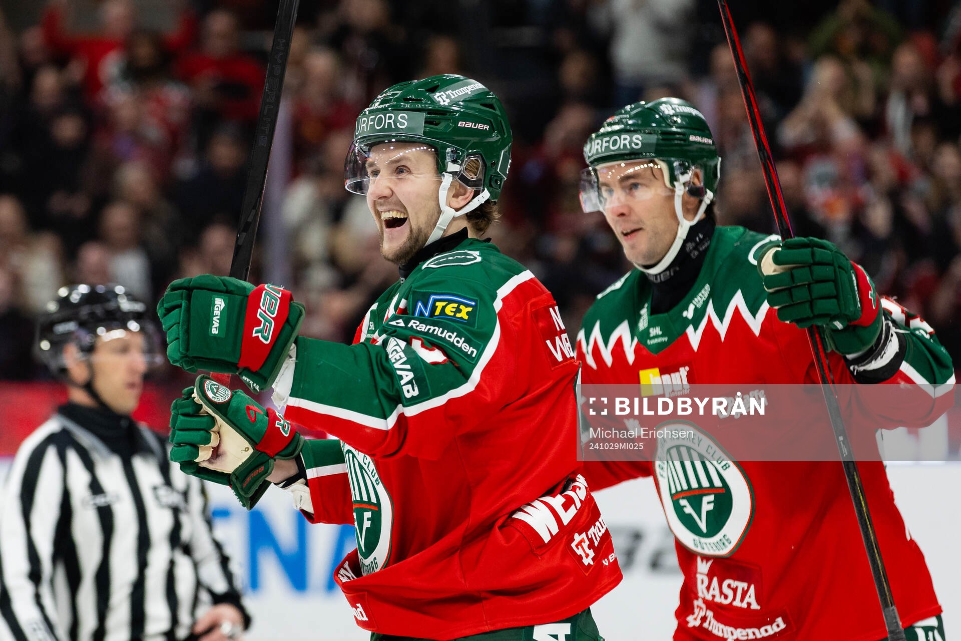 Frölundas Linus Weissbach och Mikael Ruohomaa jublar