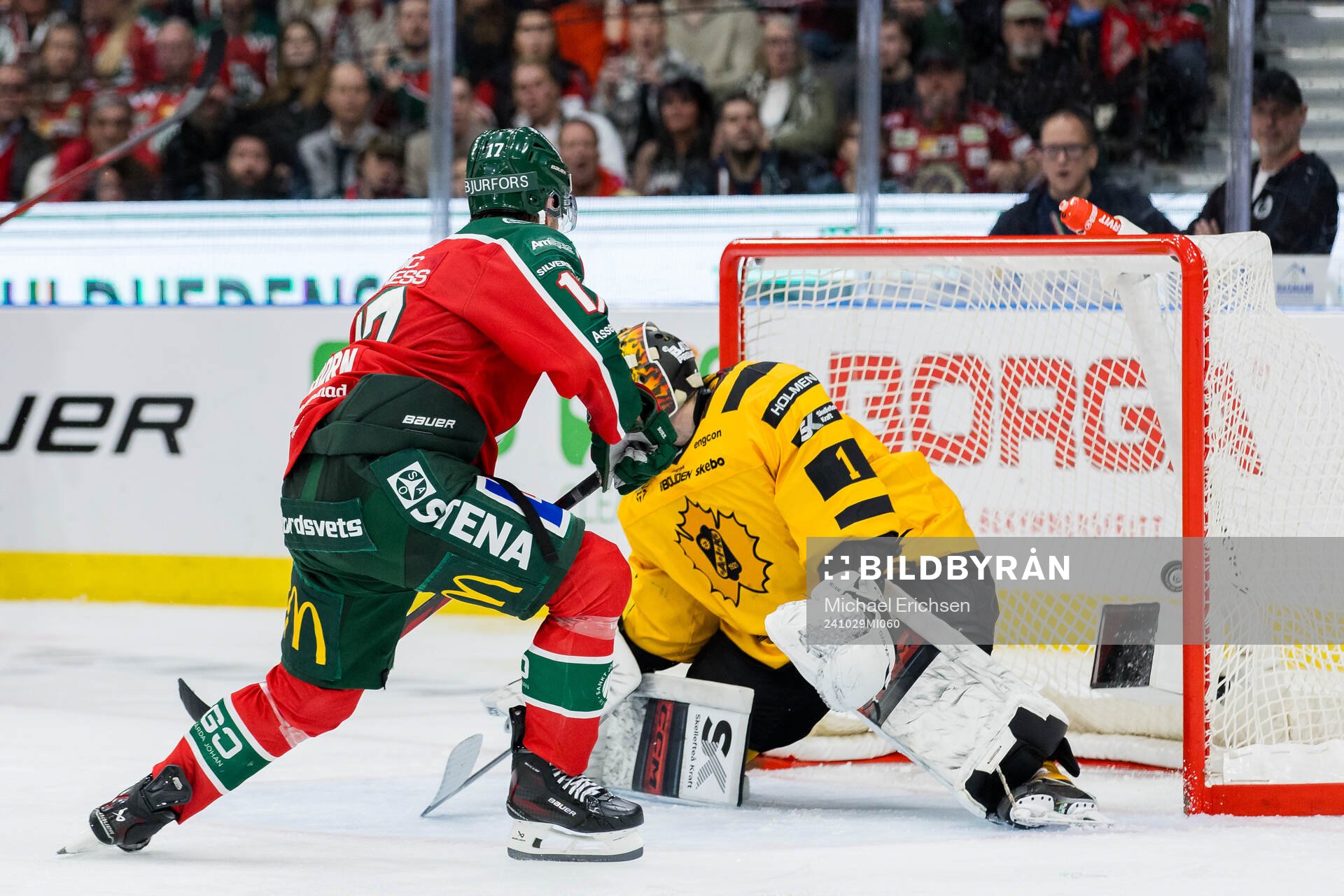 Frölundas Isac Born gör 3-2 bakom Skellefteås målvakt