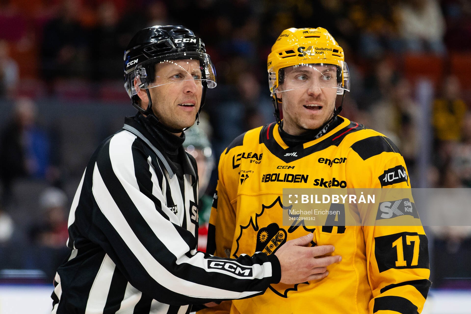 Linjedomare Rickard Nilsson och Skellefteås Pär Lindholm