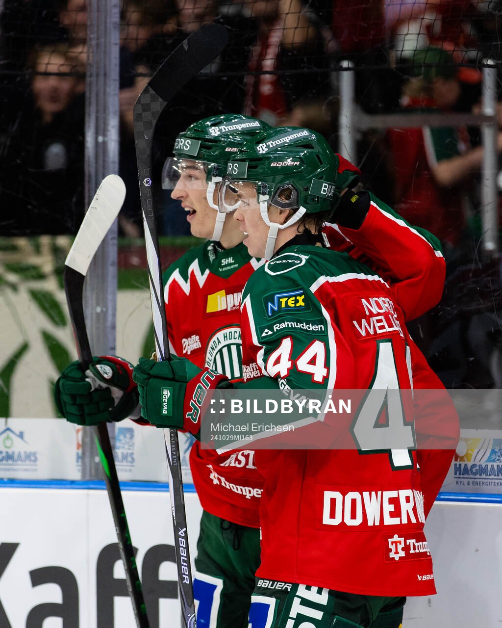 Frölundas Noah Dower Nilsson jublar ihop med David Edstrom