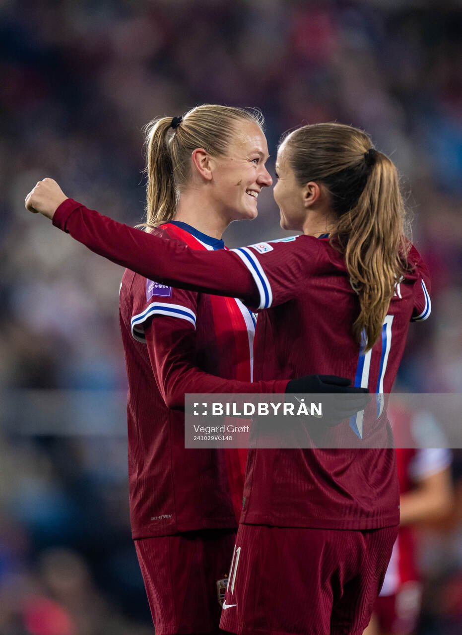 Frida Maanum of Norway celebrates with teammate Guro Reiten