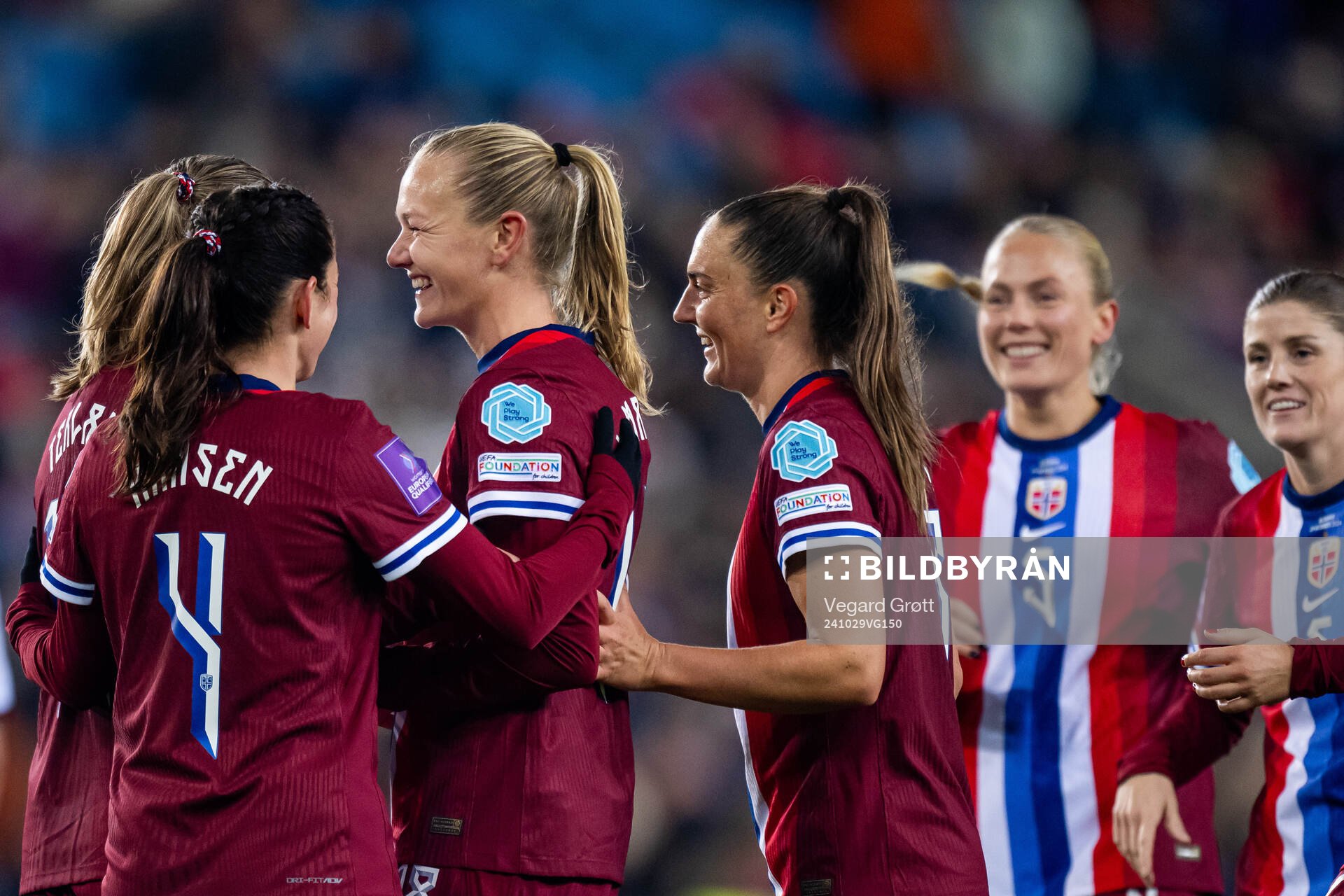 Frida Maanum of Norway celebrates with Vilde Bøe Risa and