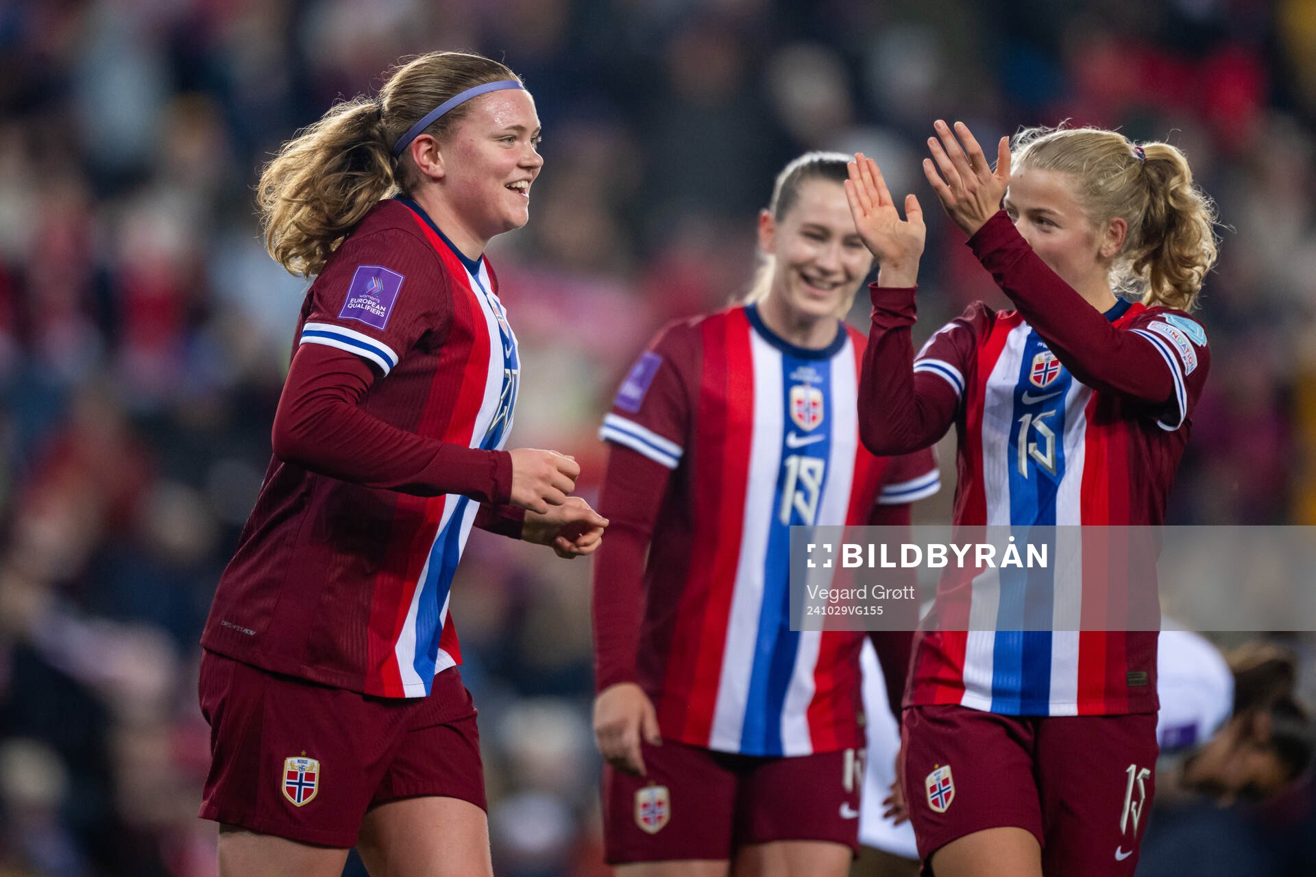 Signe Gaupset of Norway celebrates with teammate Justine