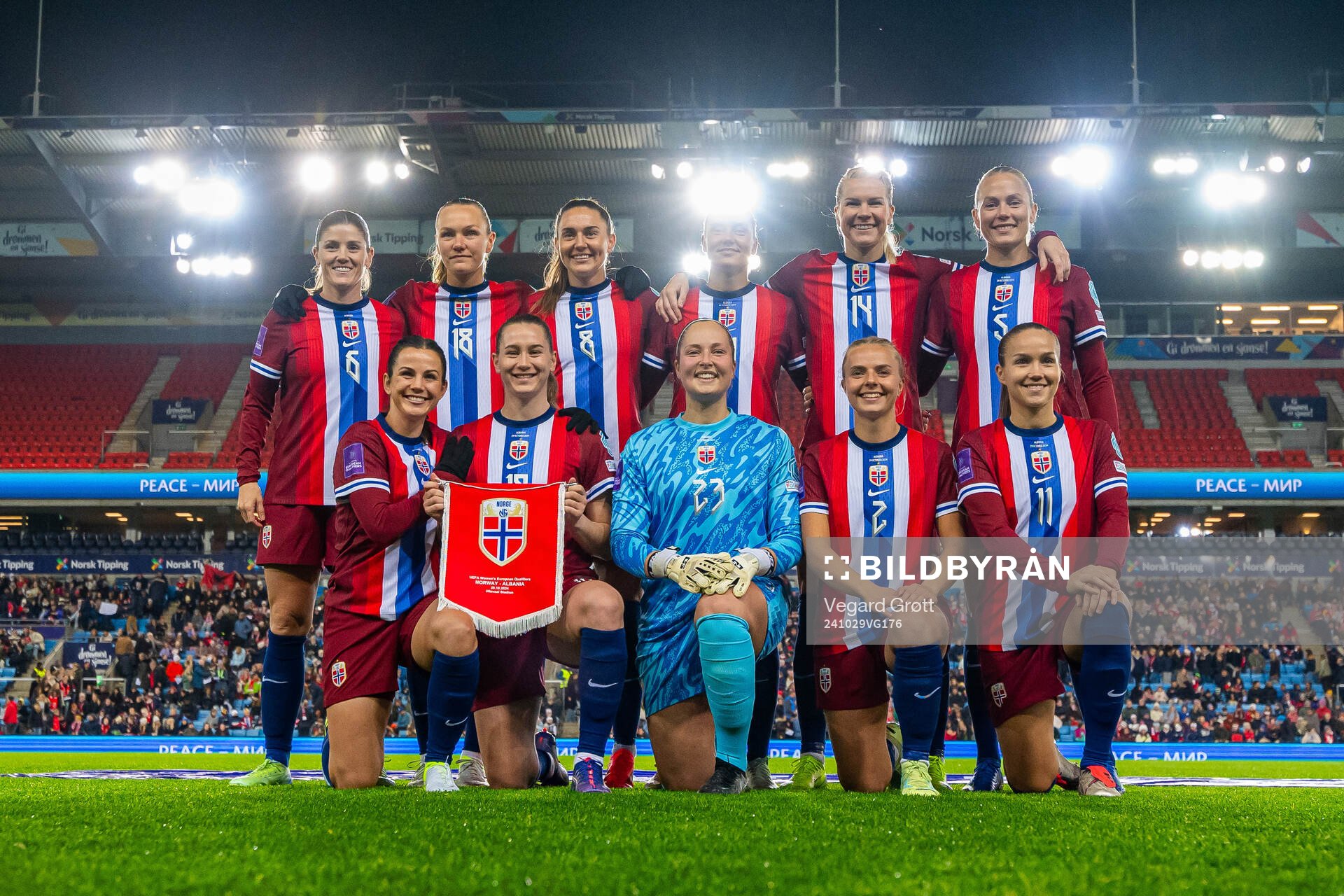 The starting eleven of Norway pose for a team photo ahead of the UEFA Women's Euro Qualifier first round play-off football match between Norway and Albania on October 29, 2024 in Oslo. Top left: Maren Mjelde, Frida Maanum, Vilde Bøe Risa, Lisa Naalsund, Ada Hegerberg and Guro Bergsvand. Front left: Tuva Hansen, Elisabeth Terland, goalkeeper Aurora Mikalsen, Emilie Woldvik and Guro Reiten.