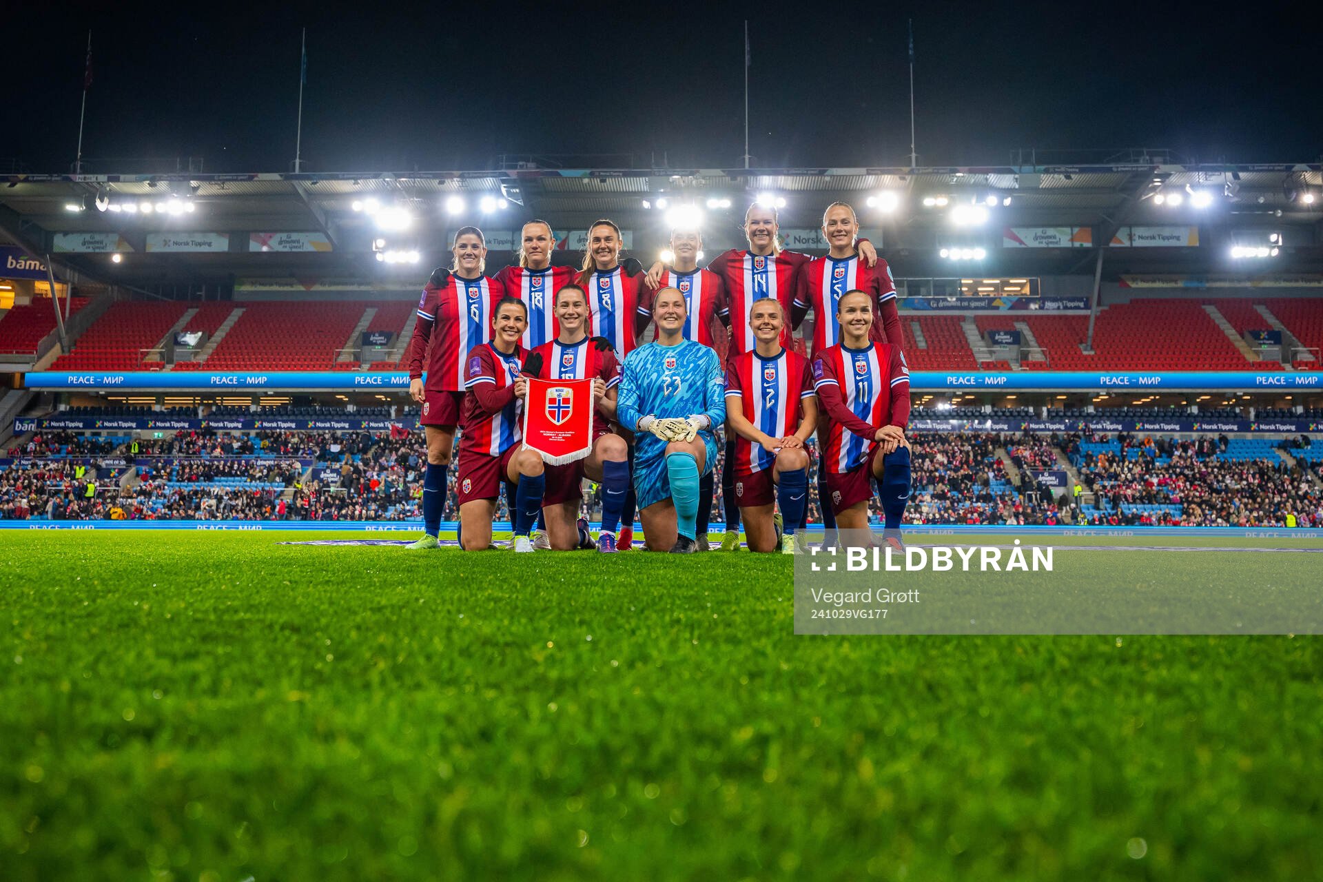 The starting eleven of Norway pose for a team photo