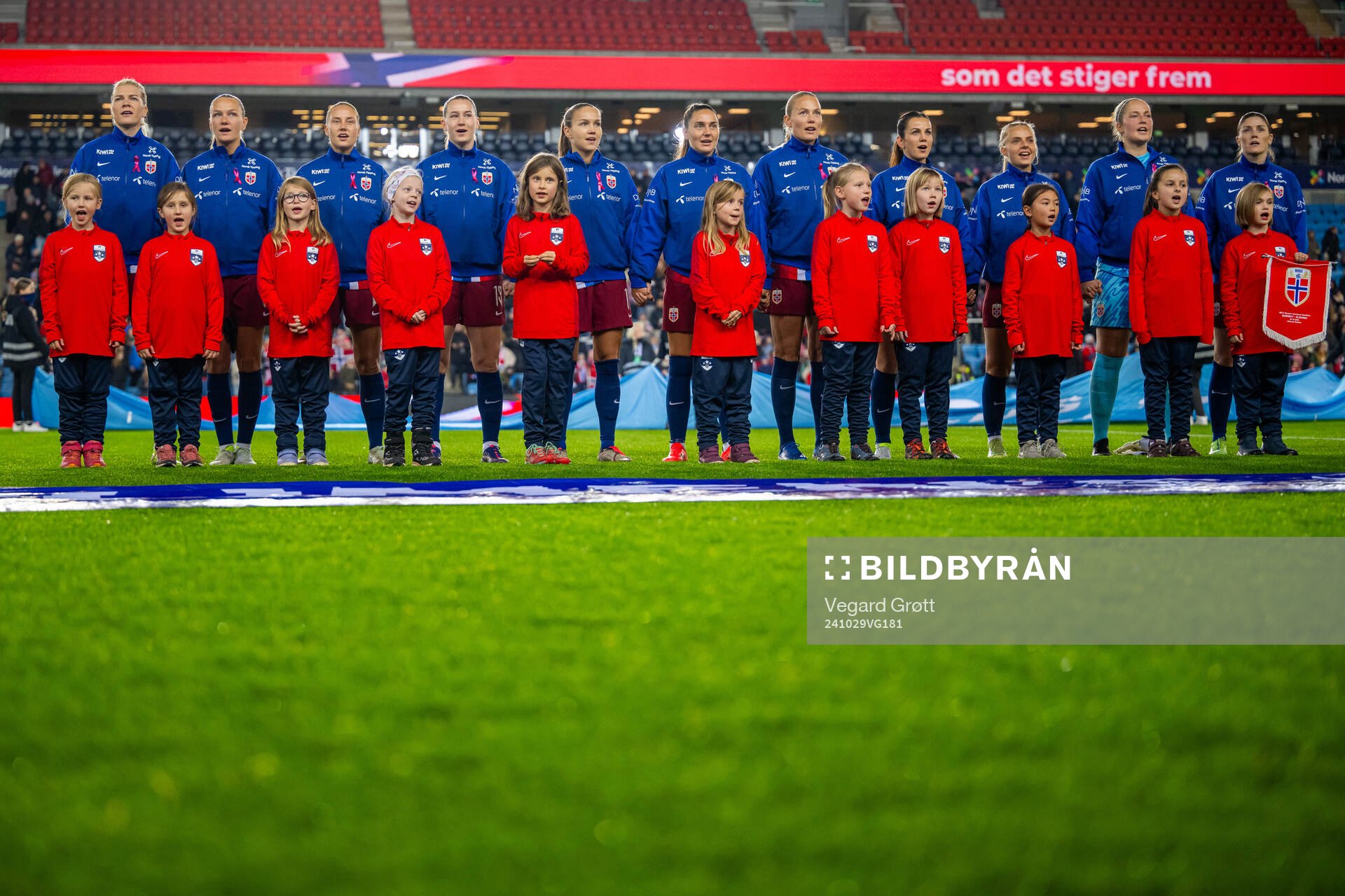 Players of Norway line up