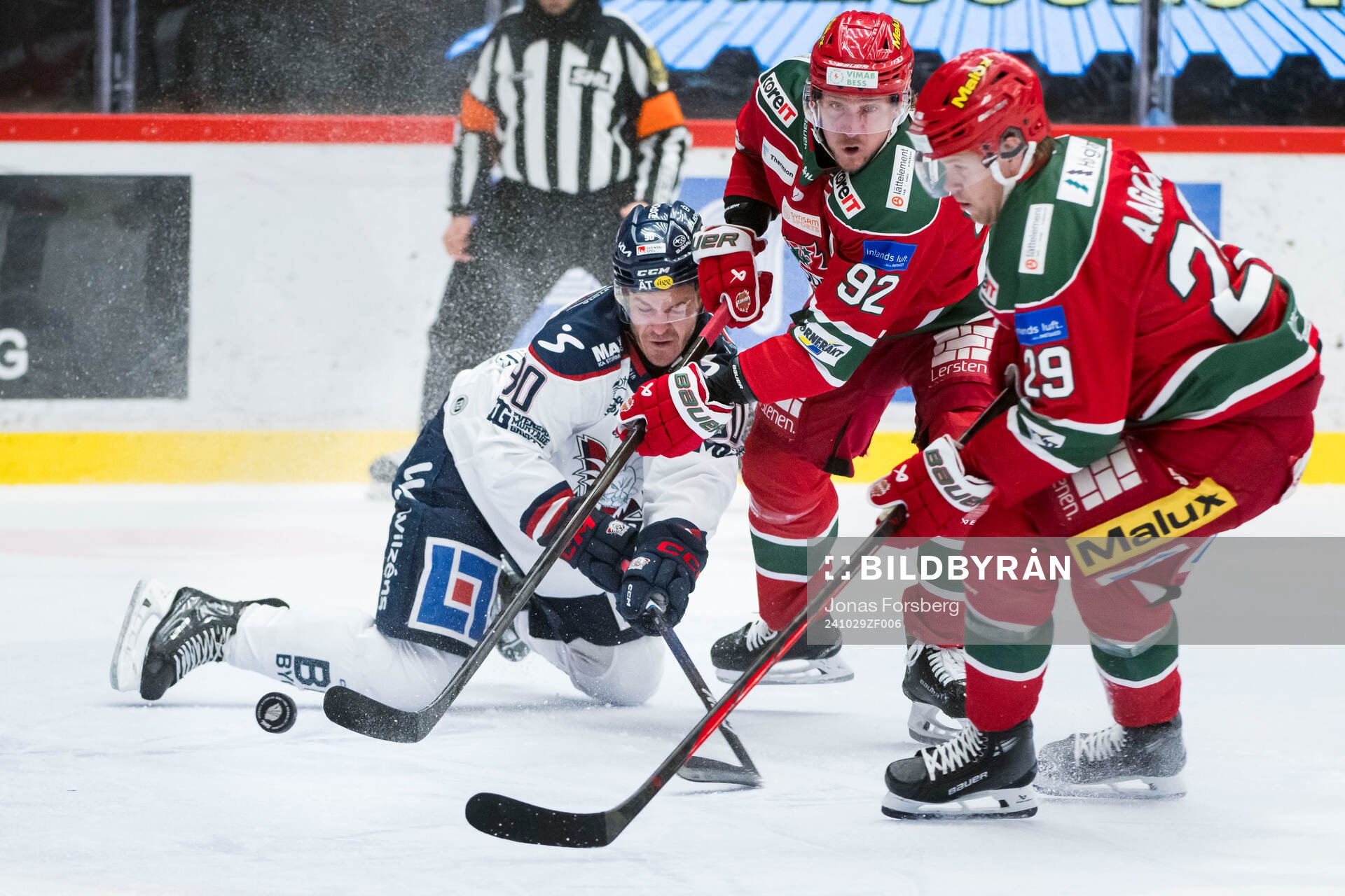 Linköpings Lance Bouma och Modos Jesper Olofsson medMikkel