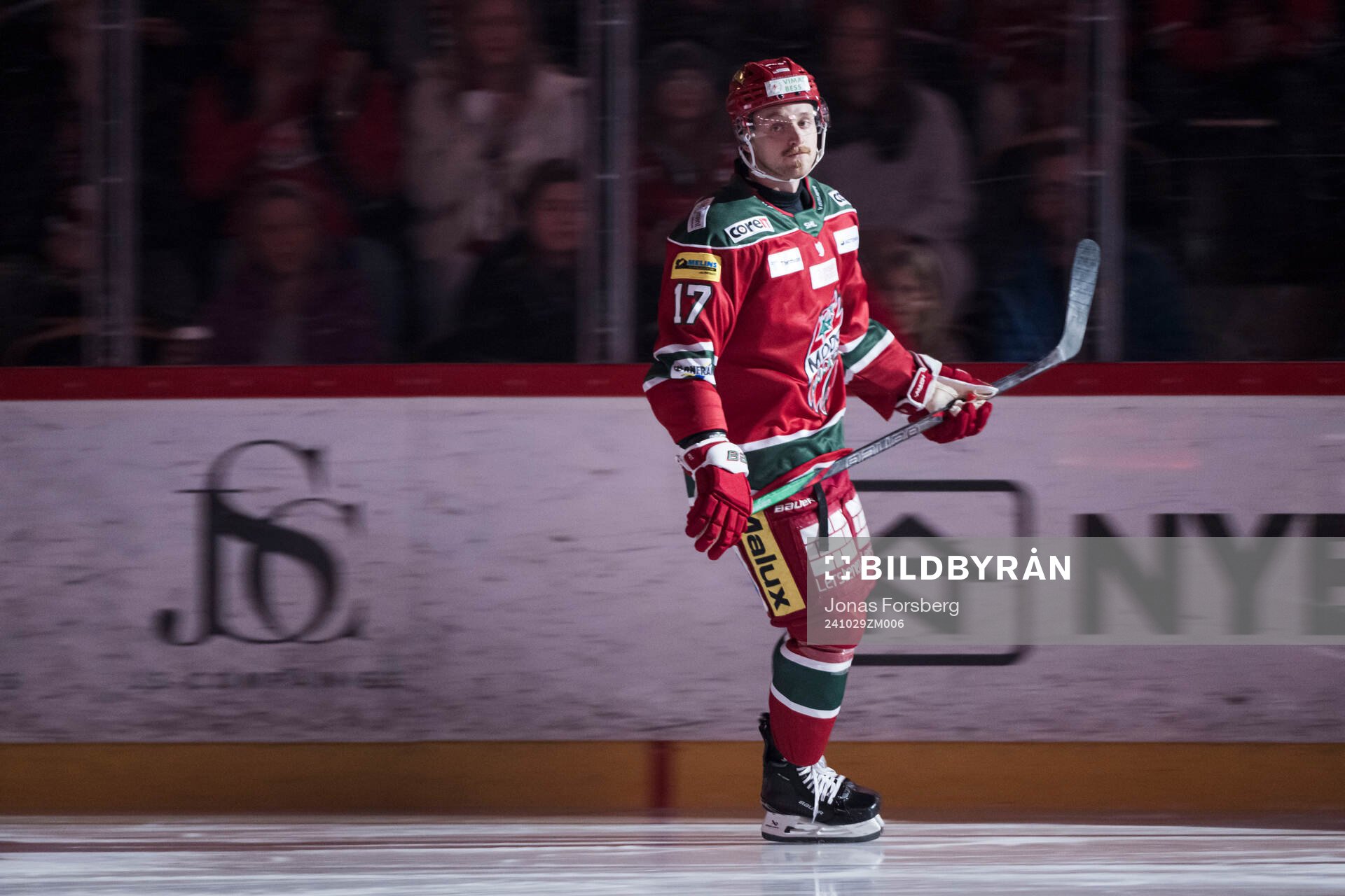 Modos Riley Woods innan ishockeymatchen i SHL mellan Modo