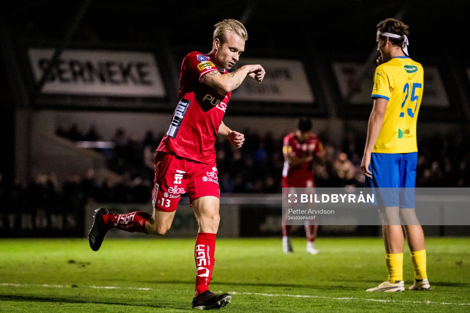 Elfsborgs Johan Larsson jublar efter 0-1 under fotbollsmatchen i Svenska Cupen mellan Eskilsminne och Elfsborg den 30 oktober 2024 i Helsingborg.