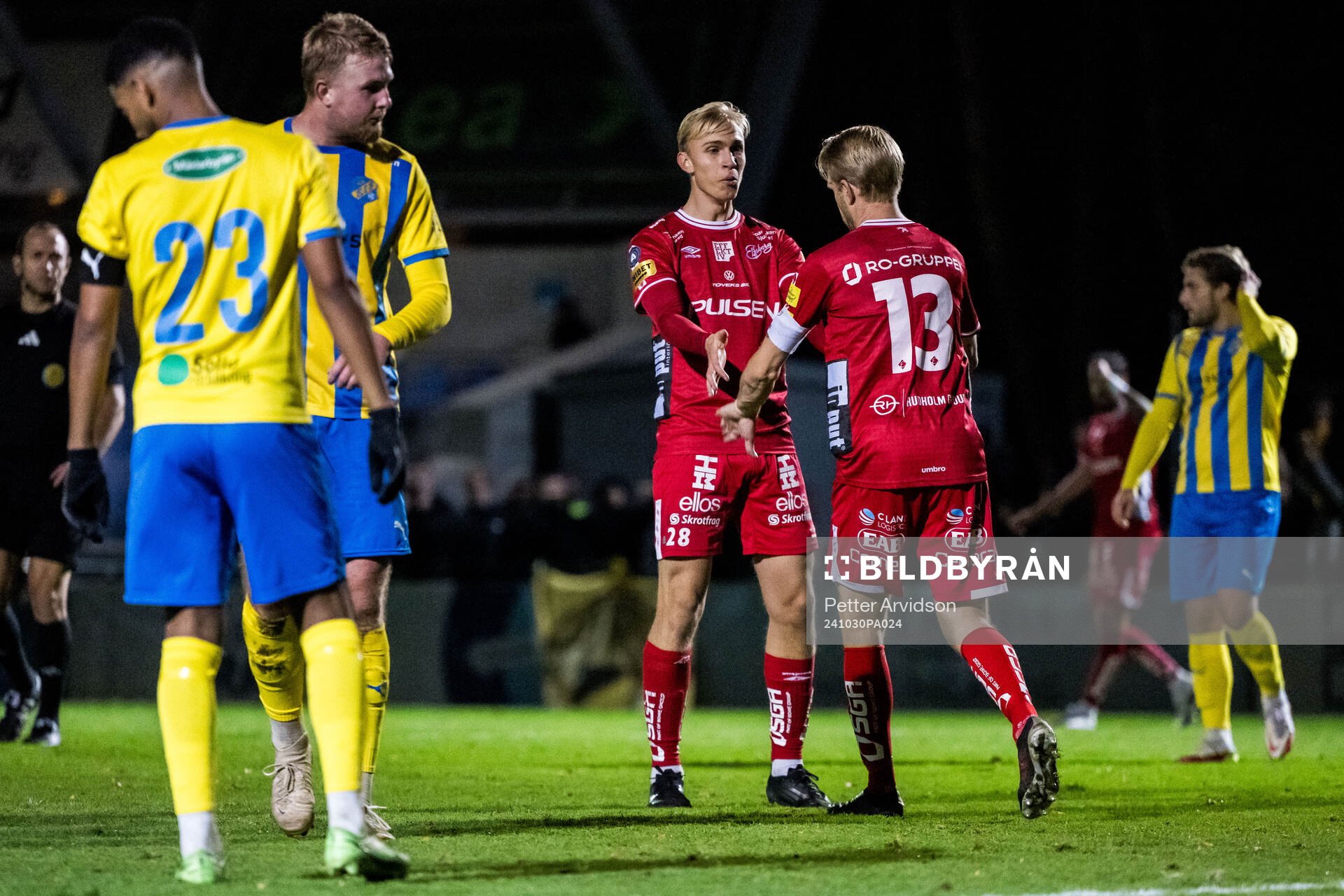 Elfsborgs Johan Larsson jublar med Leo Östman