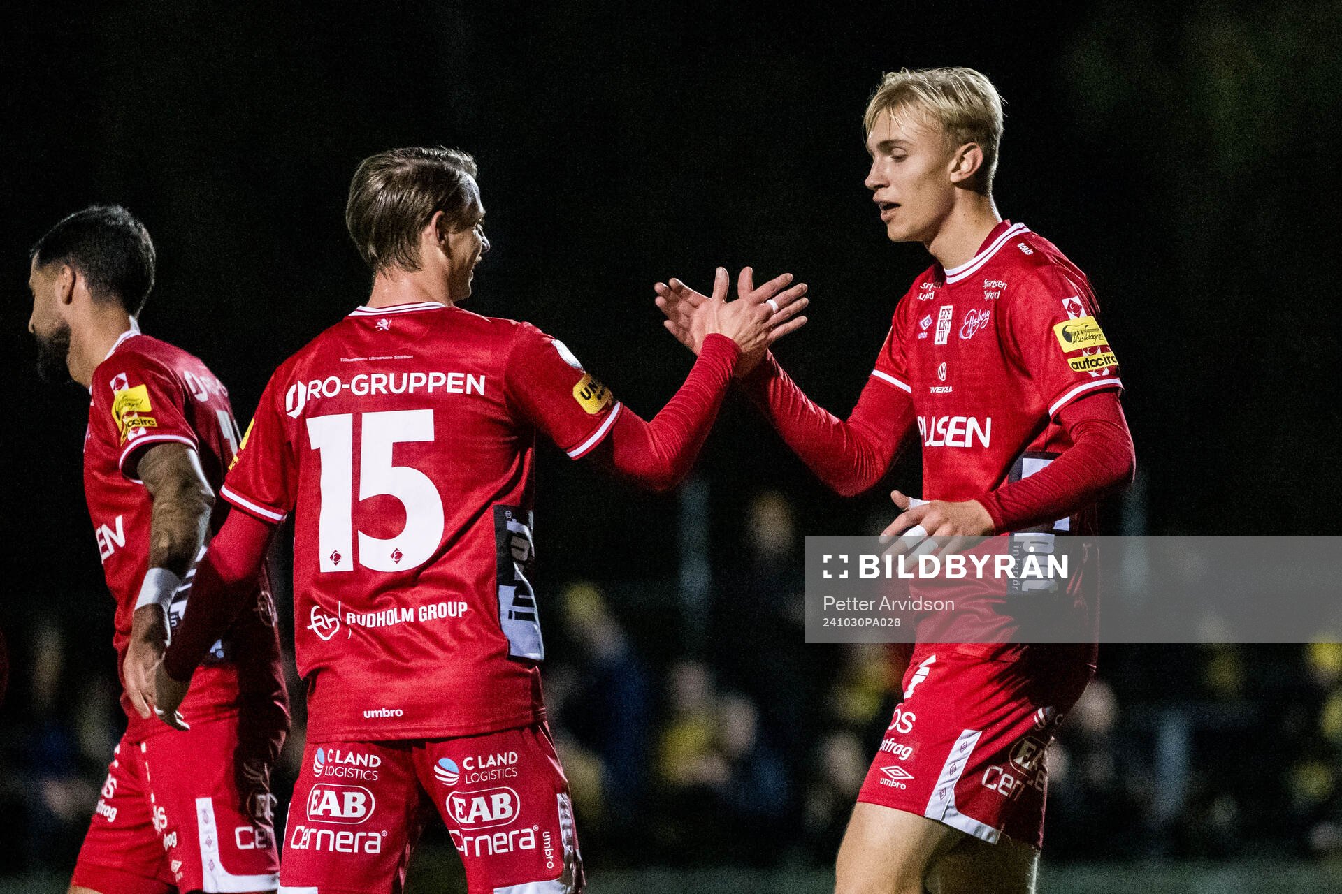 Elfsborgs Simon Hedlund och Leo Östman jublar