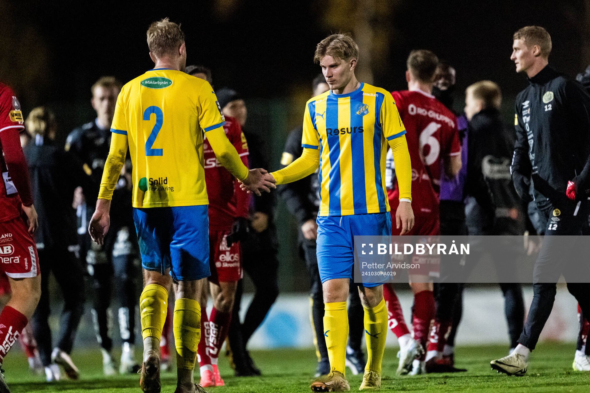 Eskilsminne IFs Adrian Petersson och Hampus Stoltz deppar