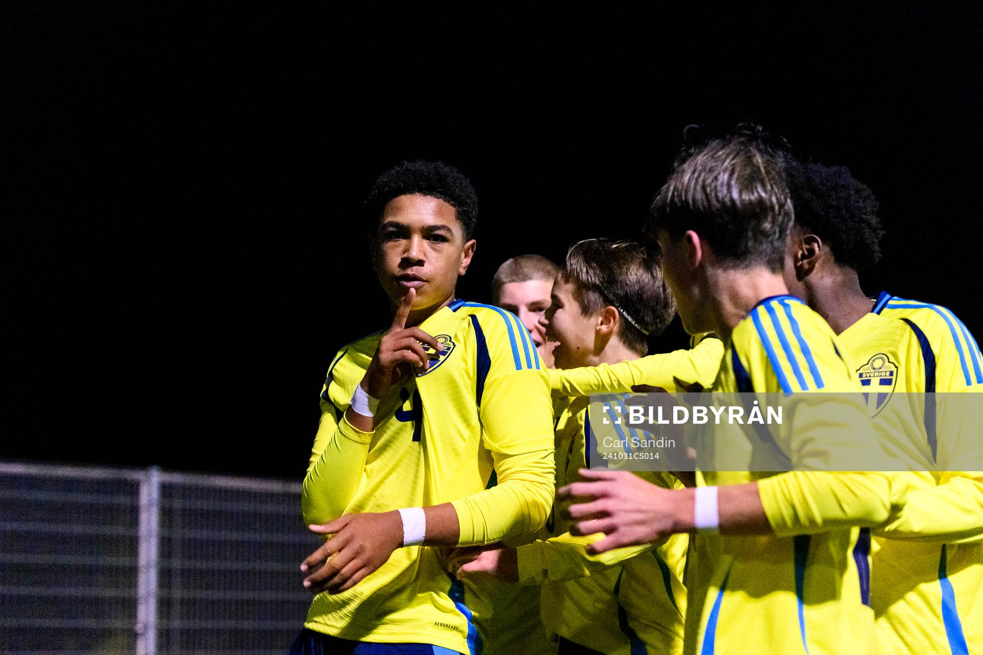 Elliot Mahama Appring of Sweden celebrate with teammates