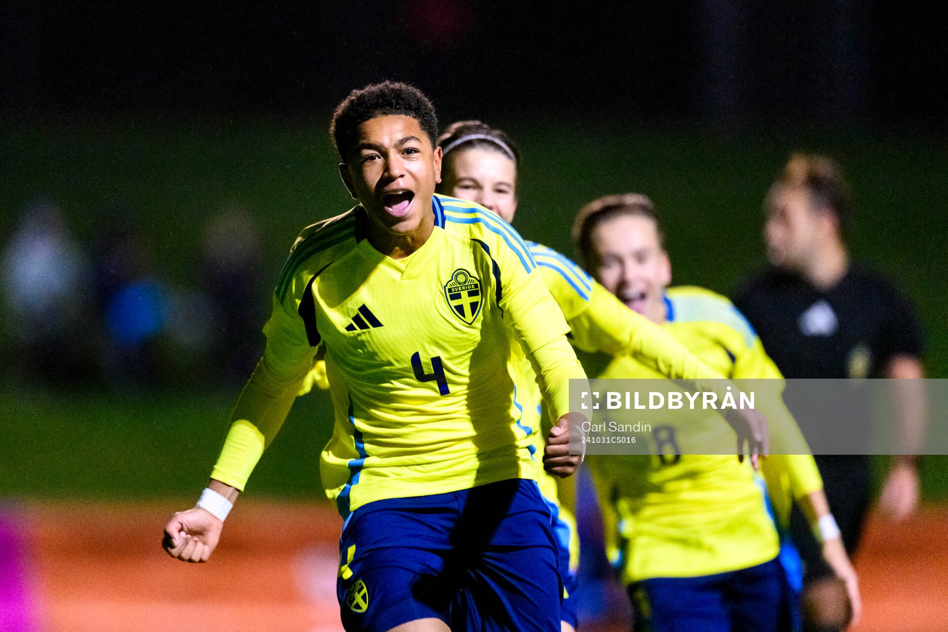 Elliot Mahama Appring of Sweden celebrates