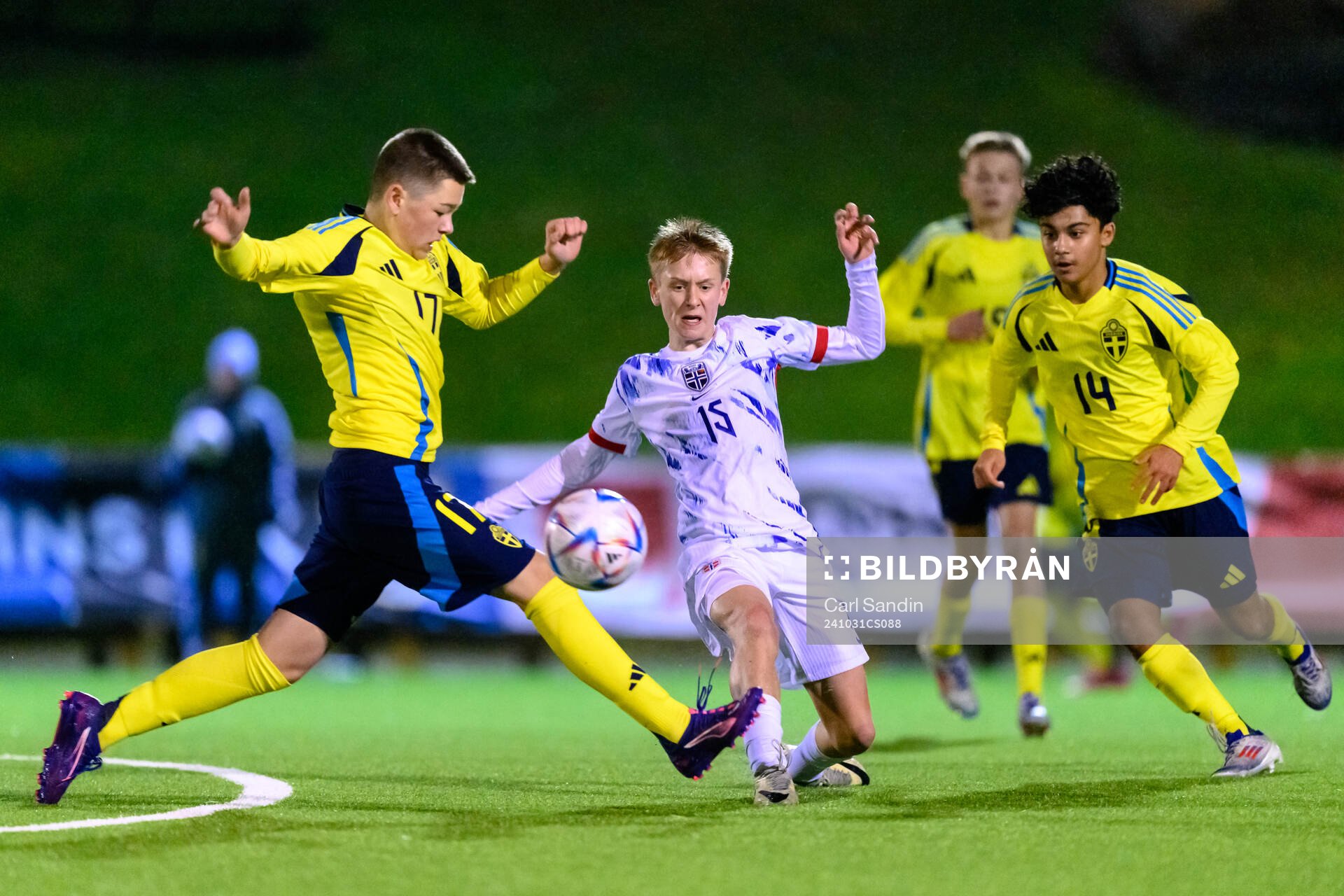 Linus Lindgren and Haami Najafi of Sweden against Lucas