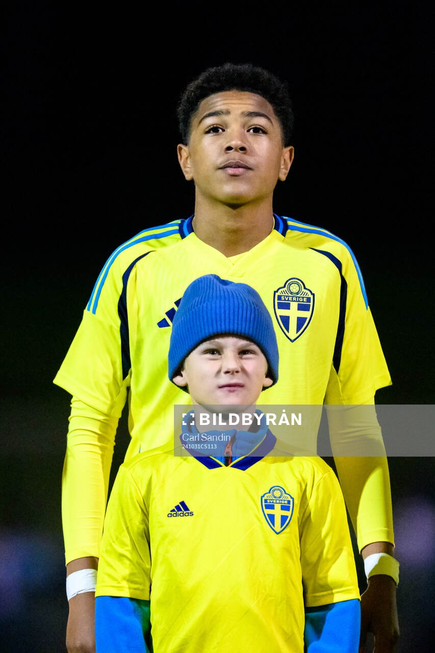 Elliot Mahama Appring of Sweden at lineup