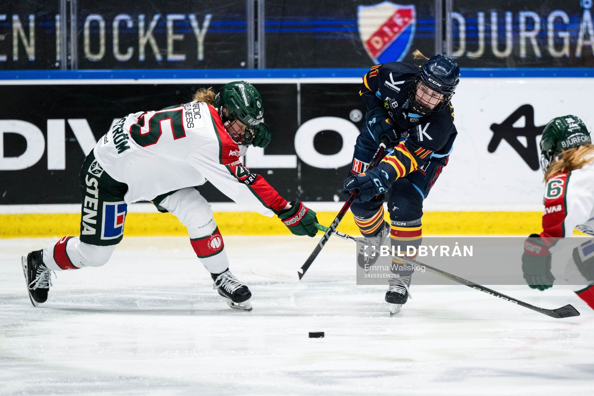 Frölundas Paula Bergström och Djurgårdens Linn Mattsson