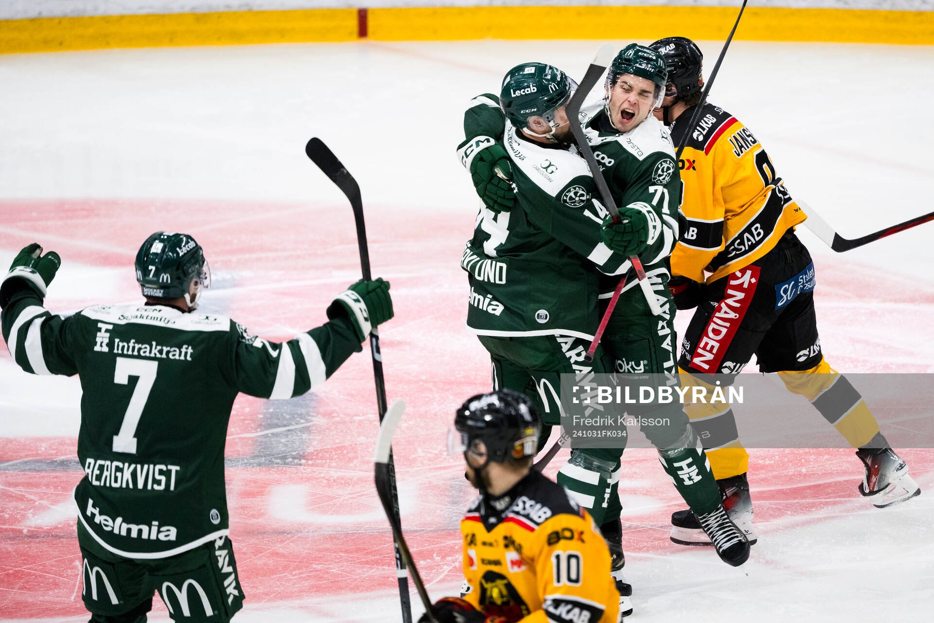 Färjestads Viktor Lodin jublar