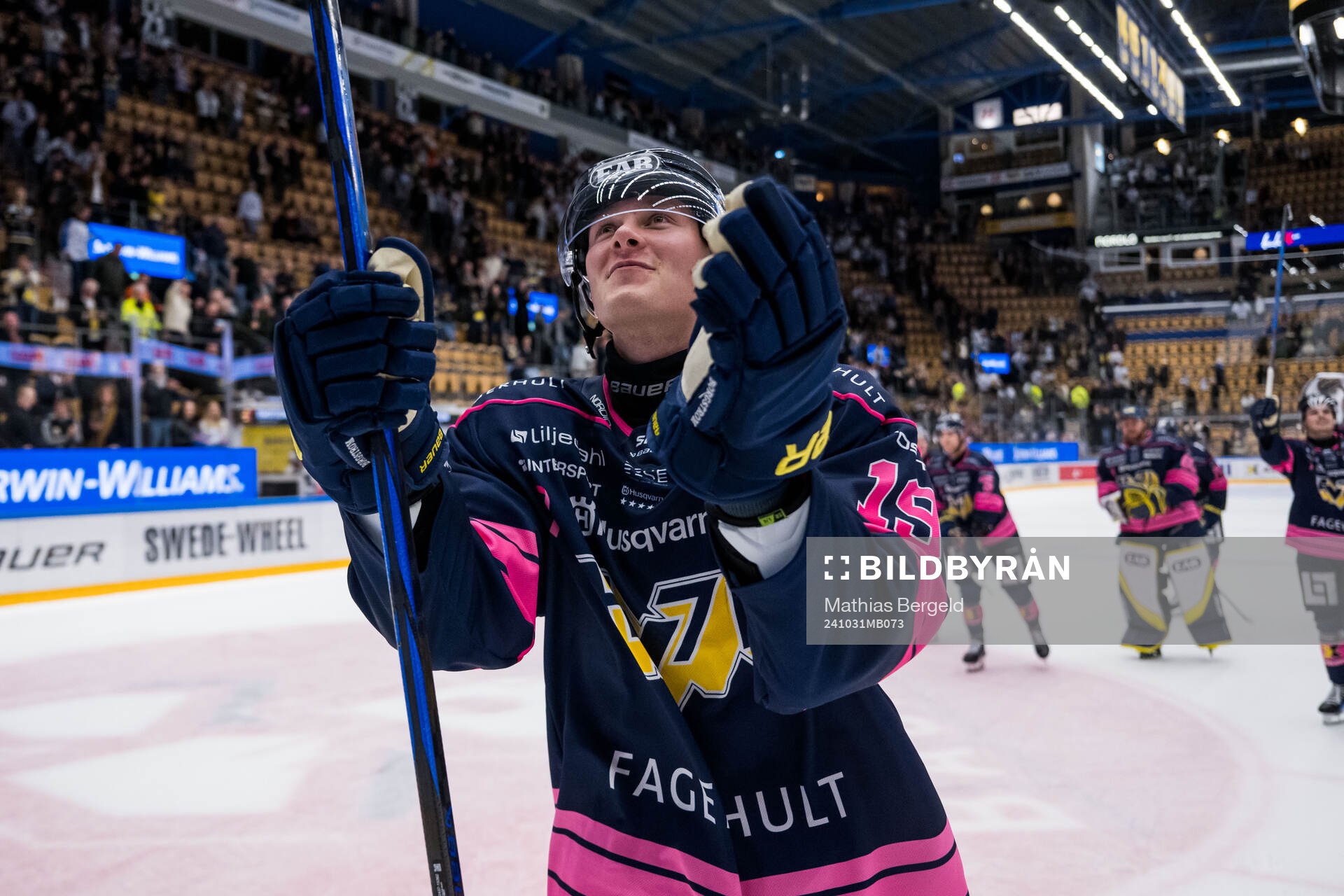HV71s Henrik Borgström jublar