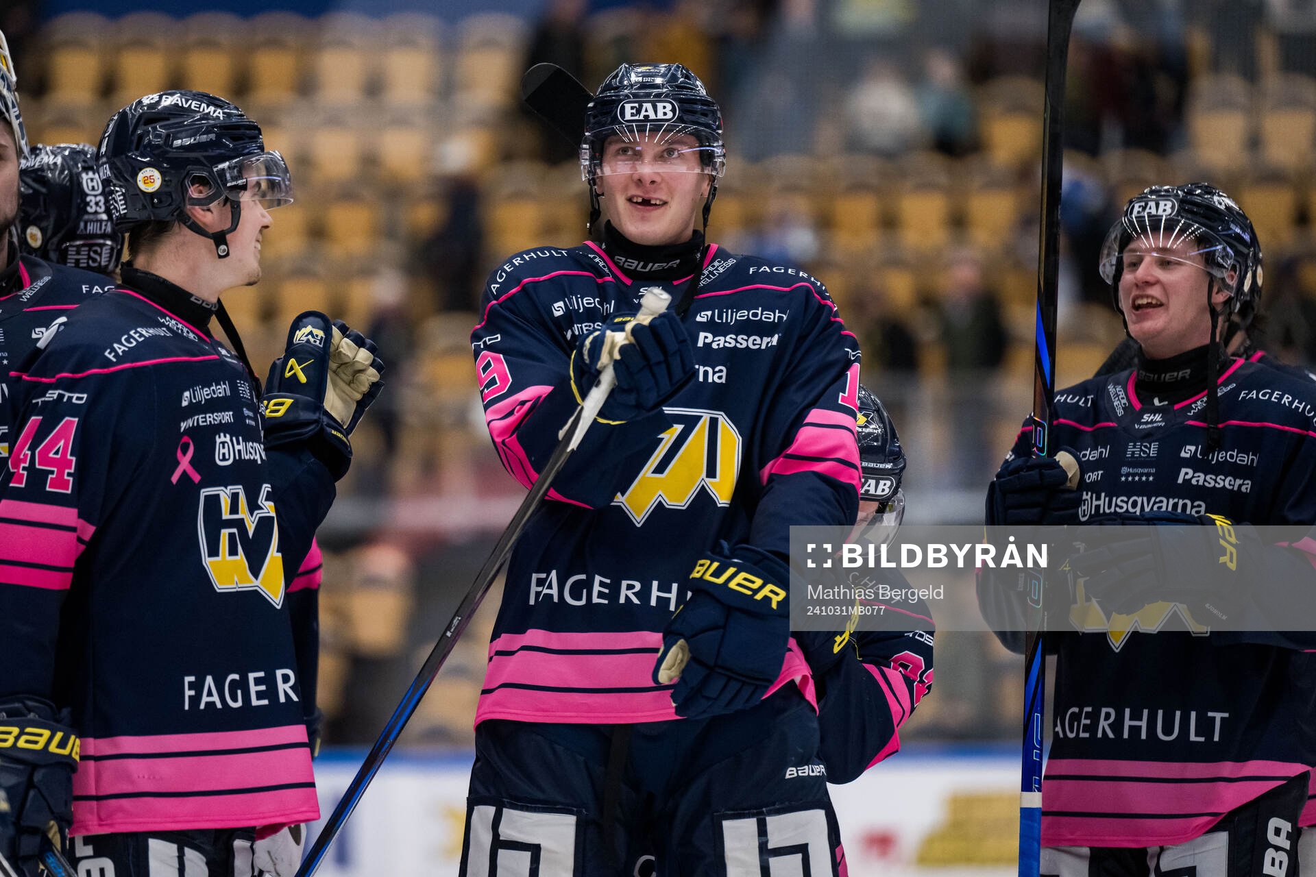 HV71s Henrik Borgström jublar