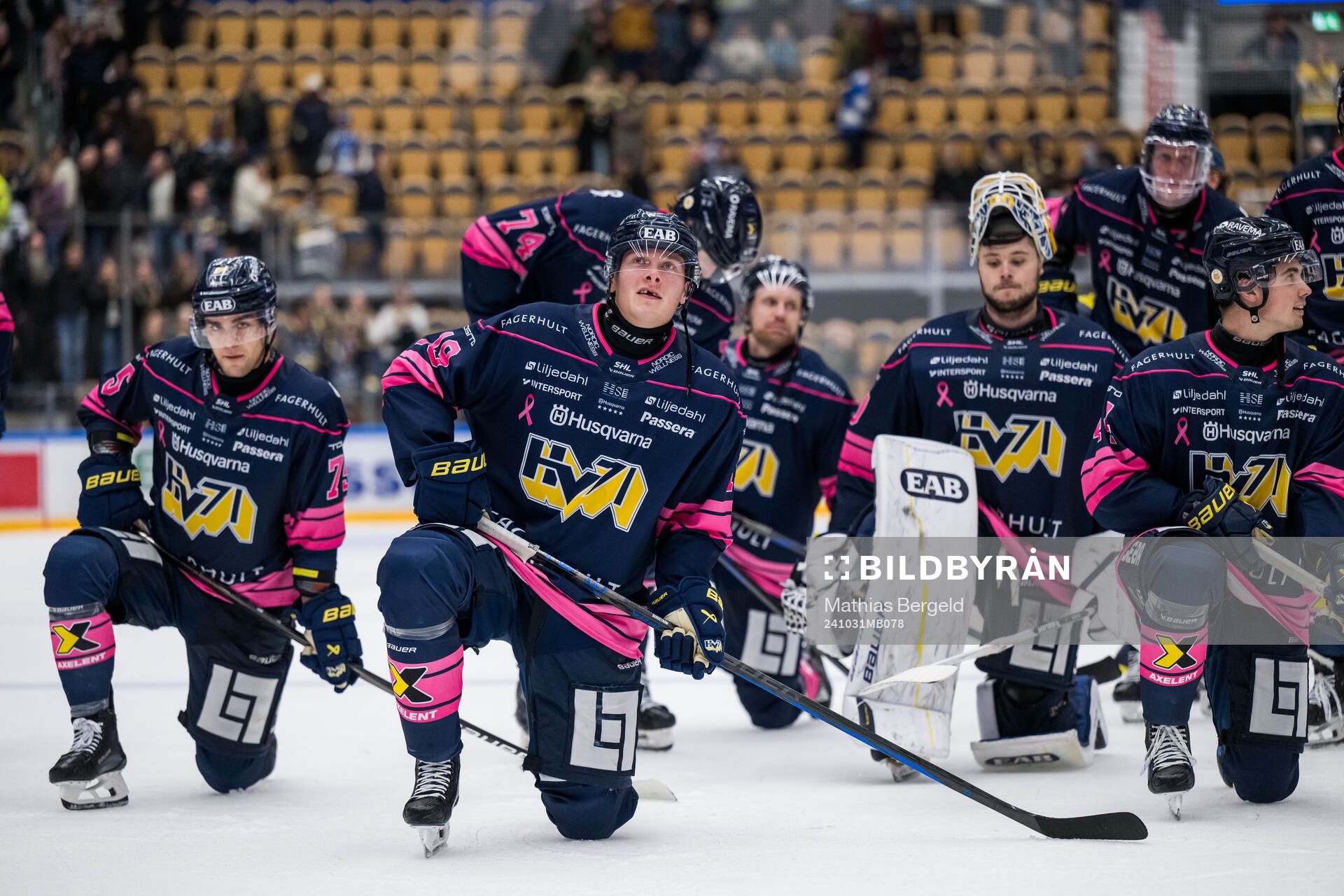 HV71s Henrik Borgström jublar