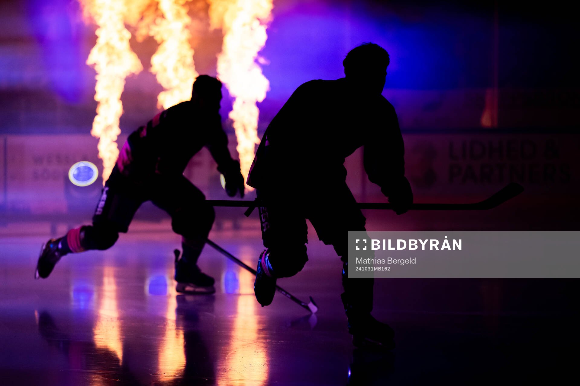 HV71-spelare gör entré