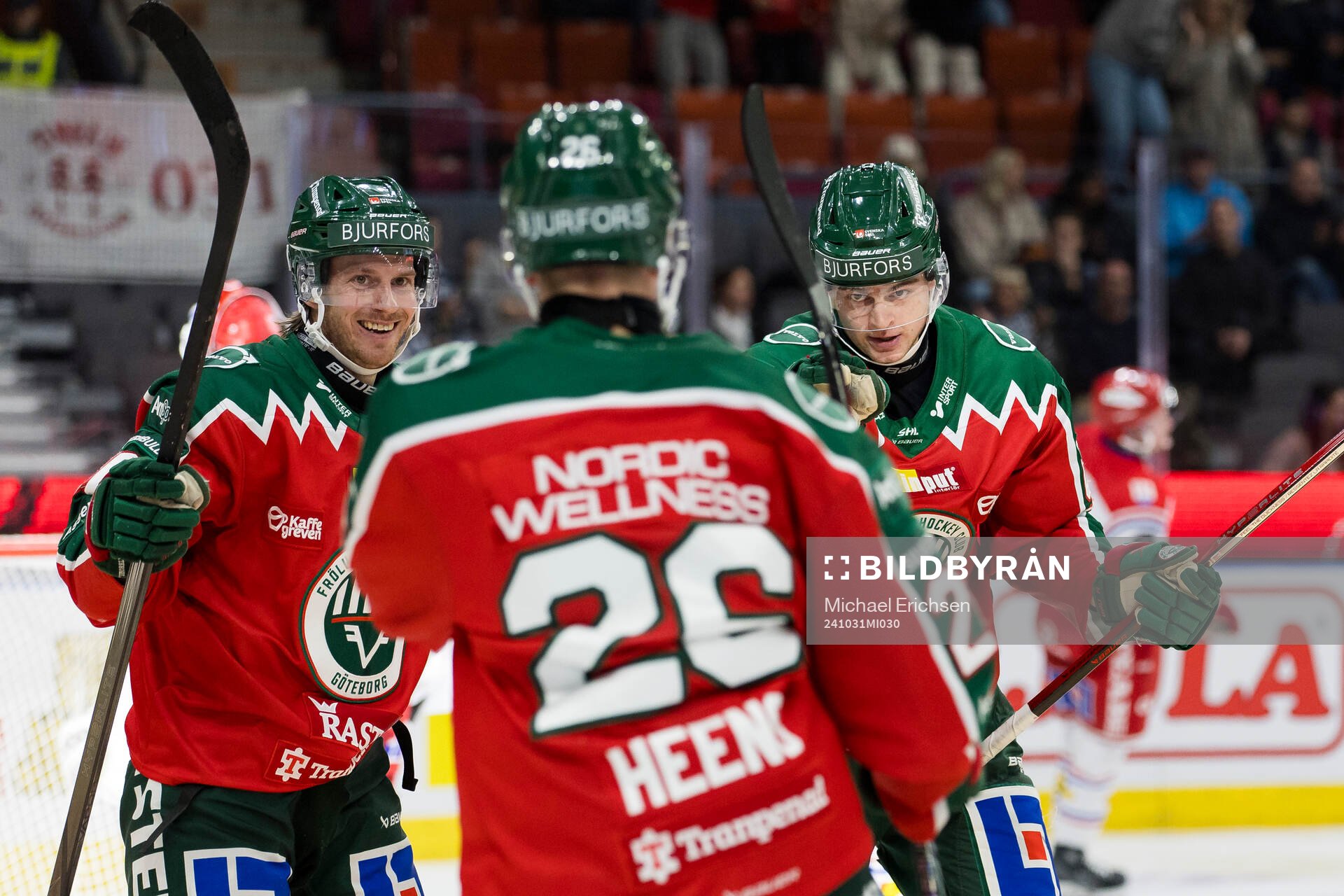 Frölundas Isac Heens jublar med lagkamrater