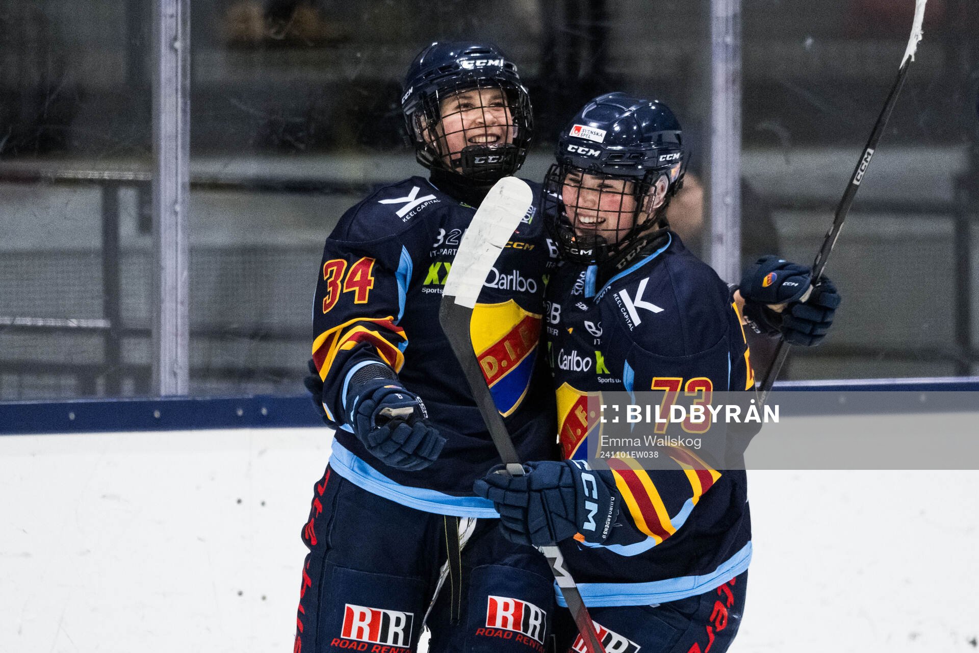 Djurgårdens Tereza Pistekova och Hana Haasova jublar
