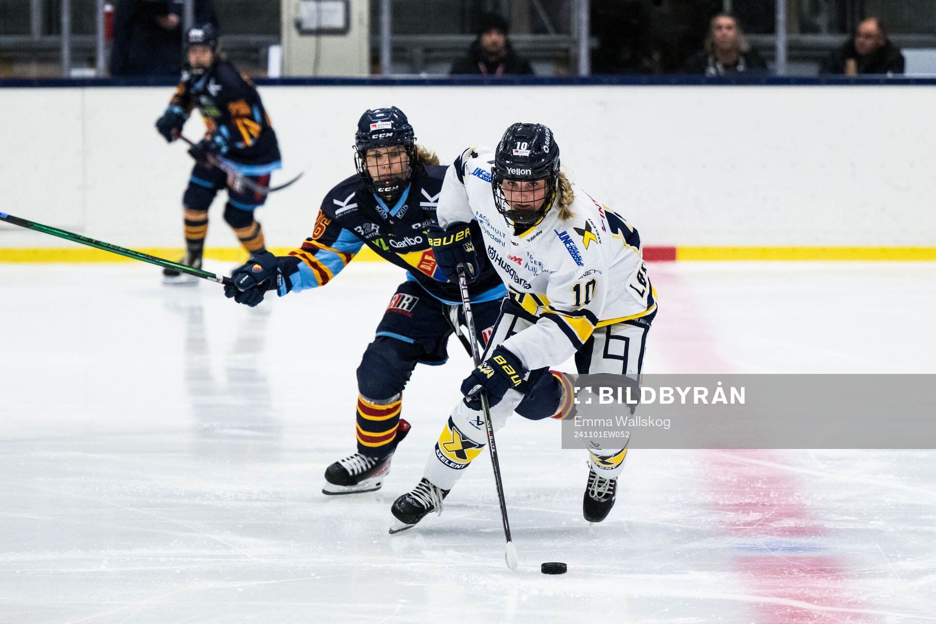 Djurgårdens Alva Hellqvist och HV71s Tea Løkke Nyberg