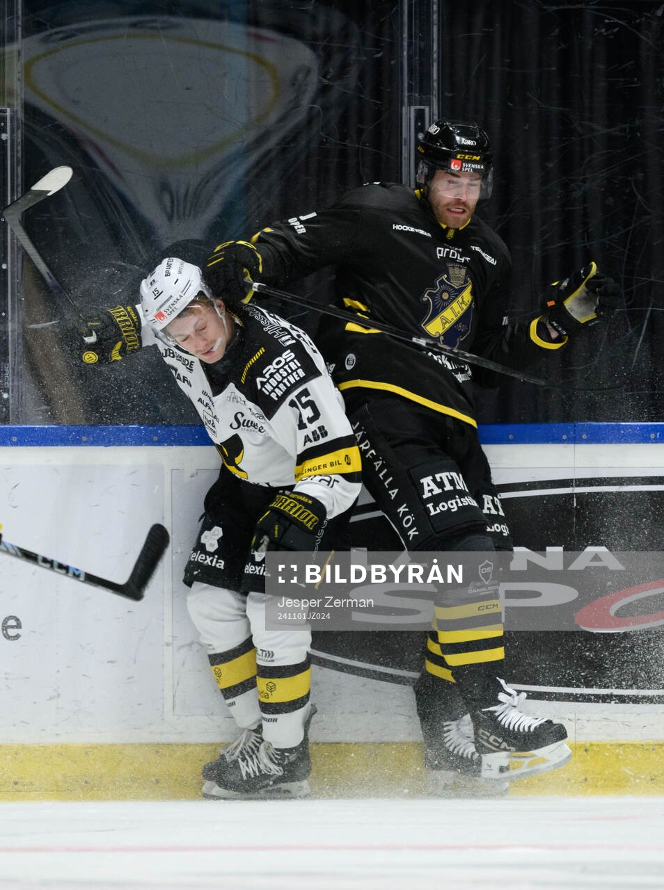 Västerås Jacob Hayhurst och AIKs Hampus Falk