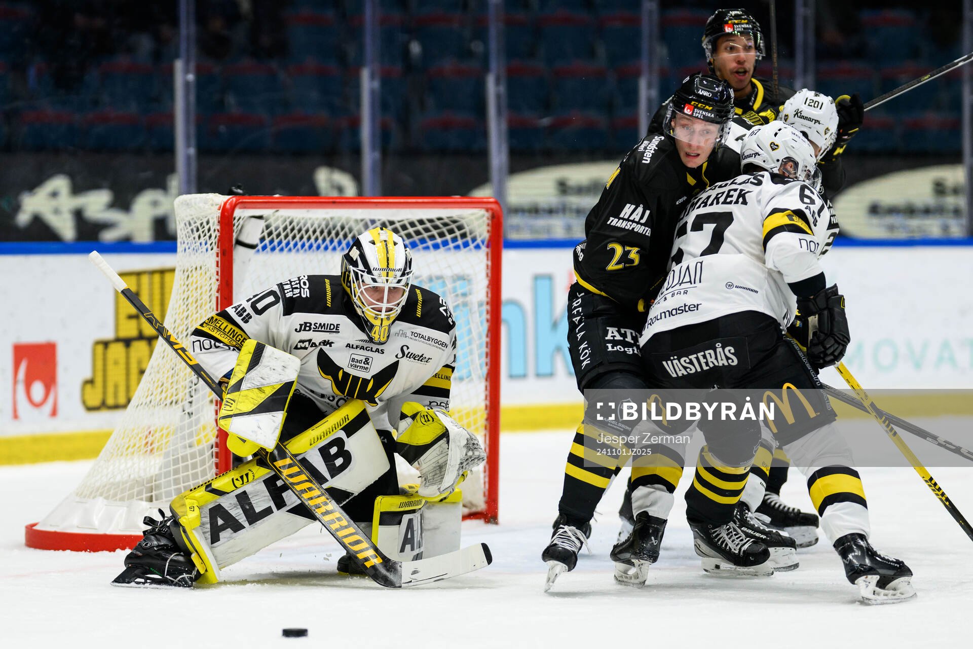 Västerås målvakt Rasmus Korhonen och AIKs Oliver
