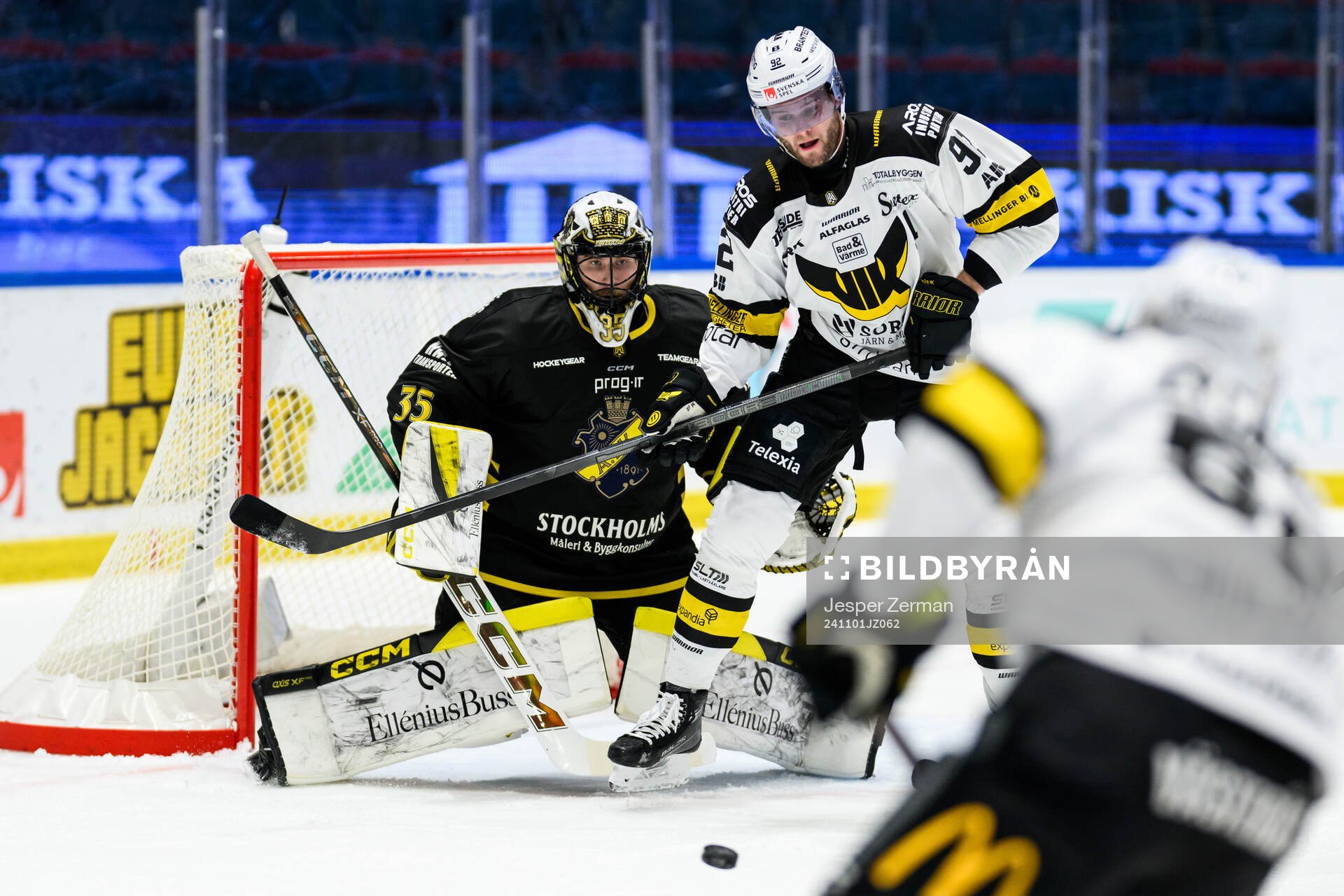AIKs målvakt Jonathan Stålberg och Västerås Kim Rosdahl