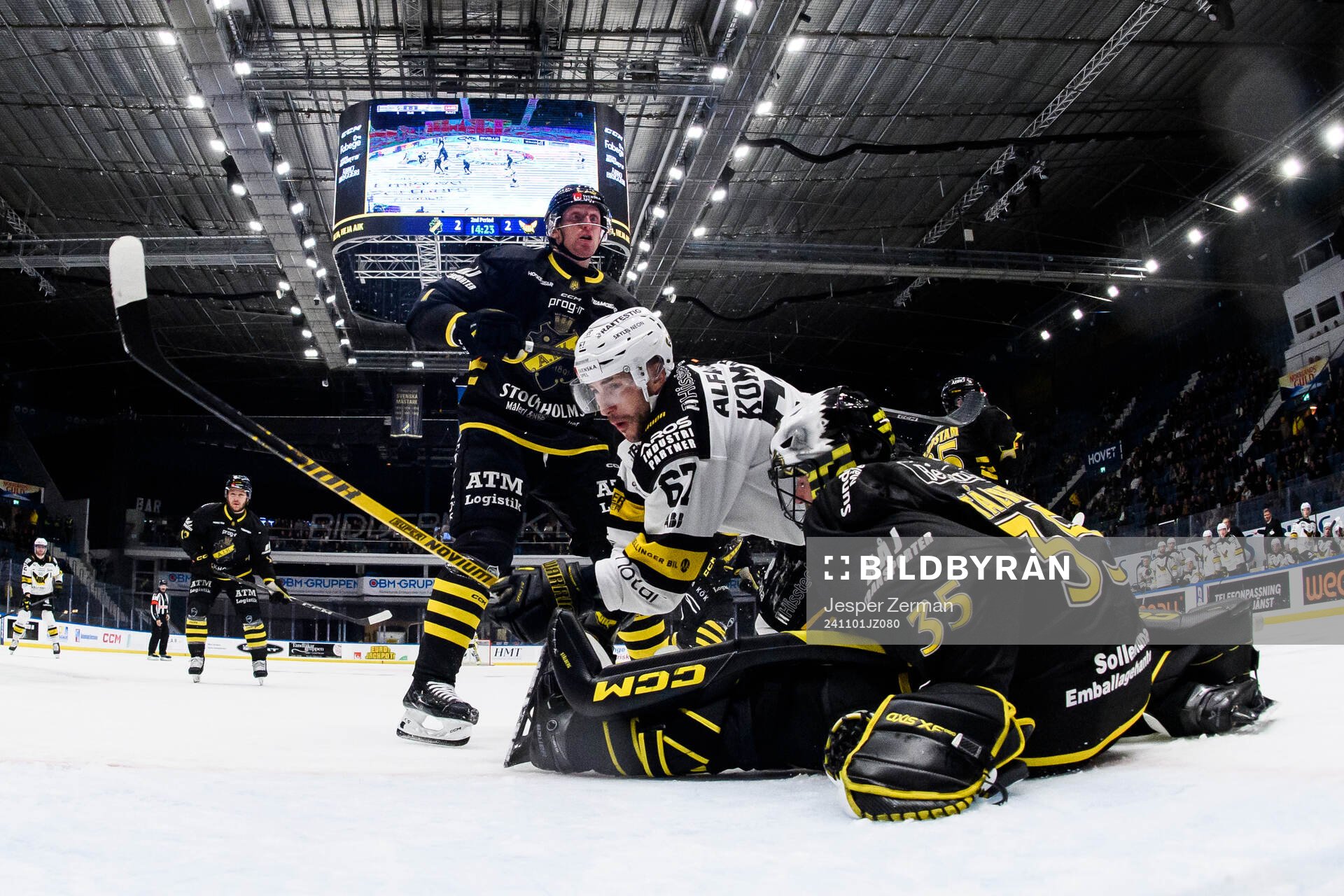 AIKs Filip Windlert och målvakt Jonathan Stålberg mot