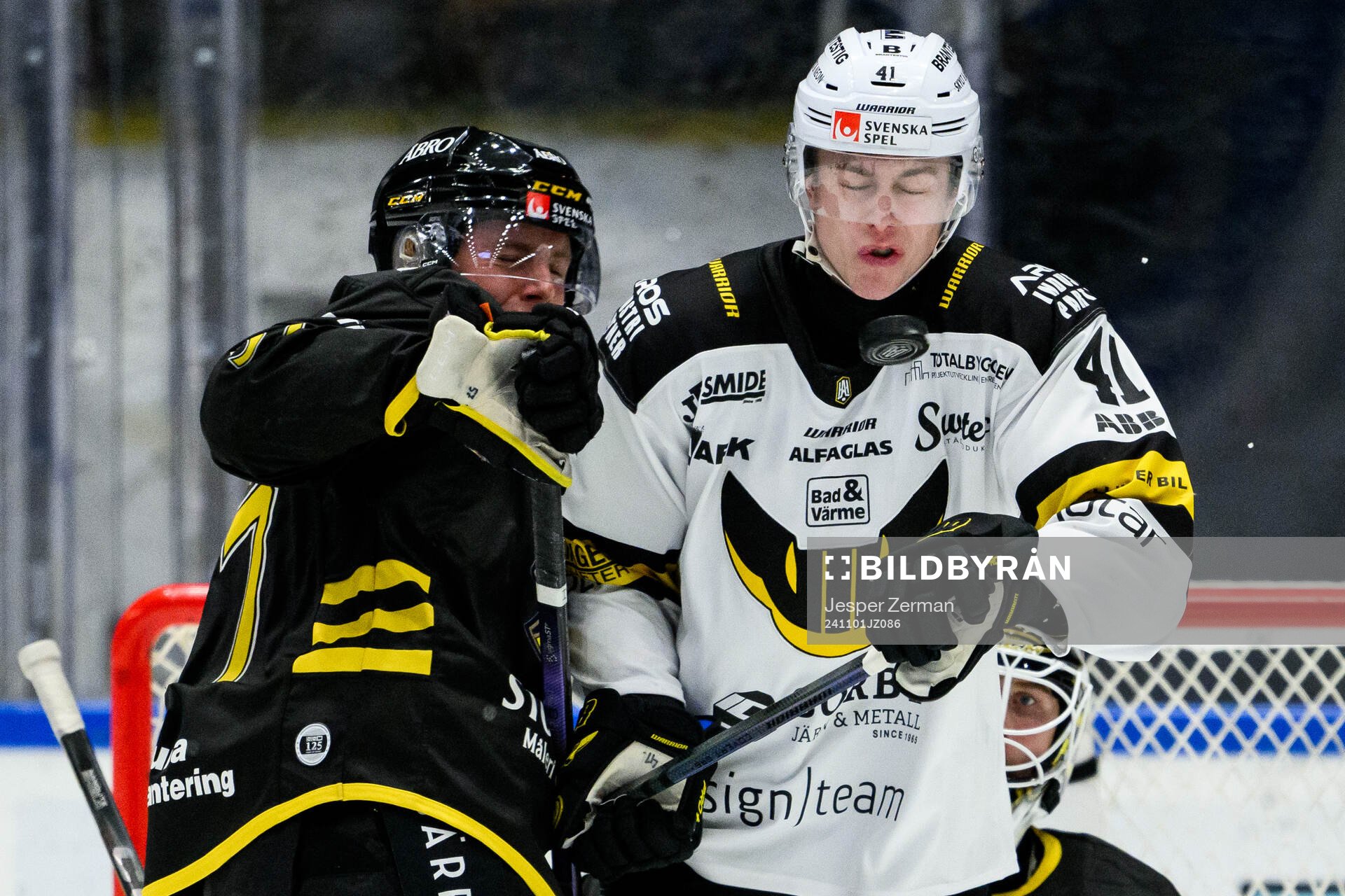 AIKs Alfred Barklund och Västerås Simon Zether