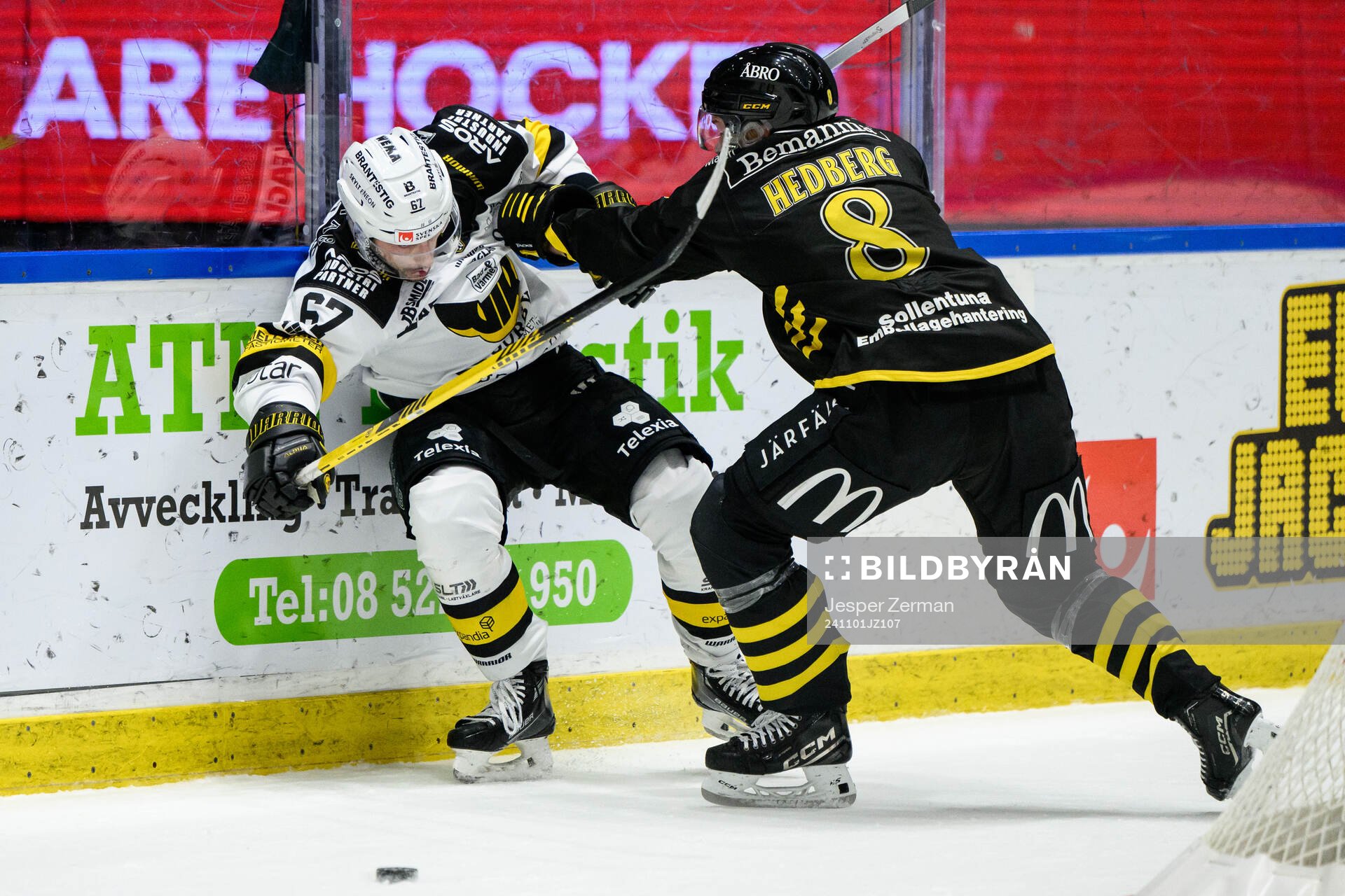 Västerås Konstantin Komarek och AIKs Tom Hedberg