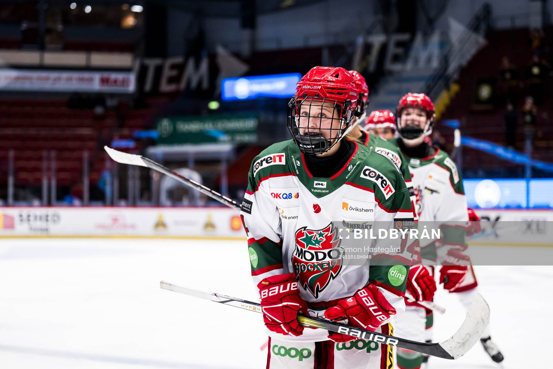 Modos Lovisa Engström jublar