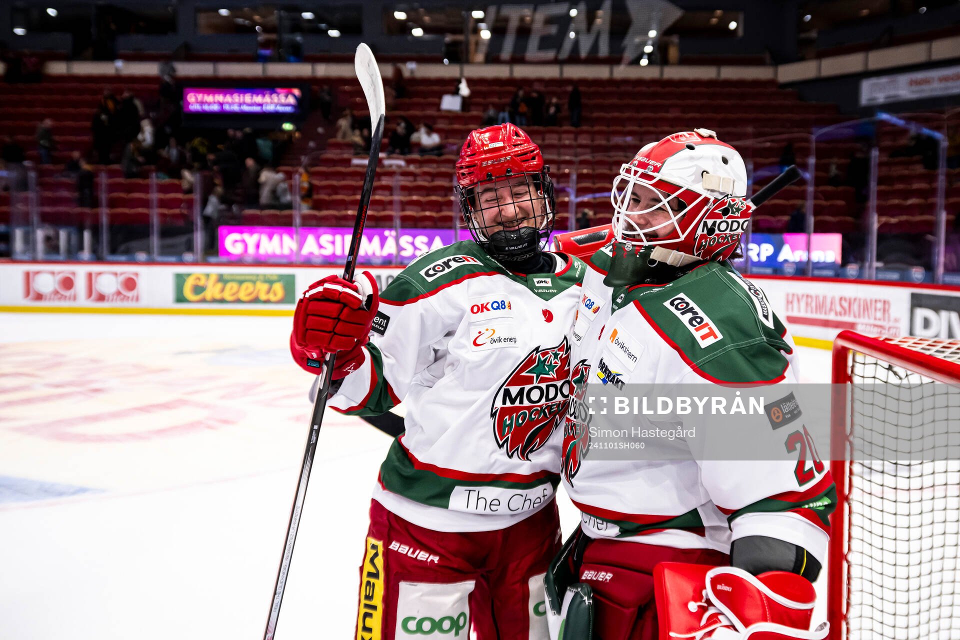 Modos målvakt Andrea Brändli jublar
