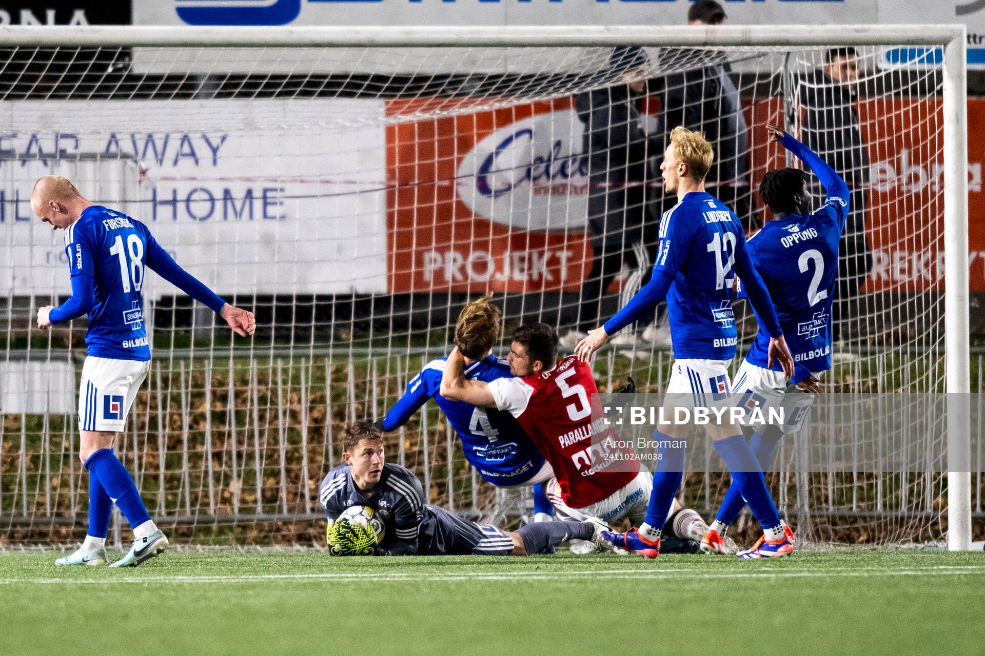 GIF Sundsvalls målvakt Jonas Olsson och Ludvig Svanberg