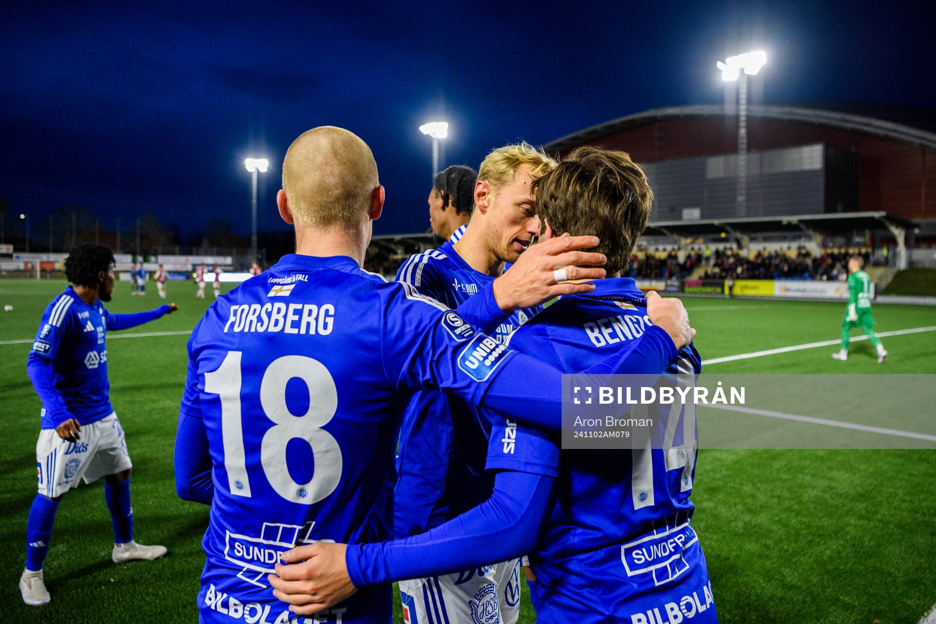 GIF Sundsvalls Johan Bengtsson jublar med Lucas Forsberg