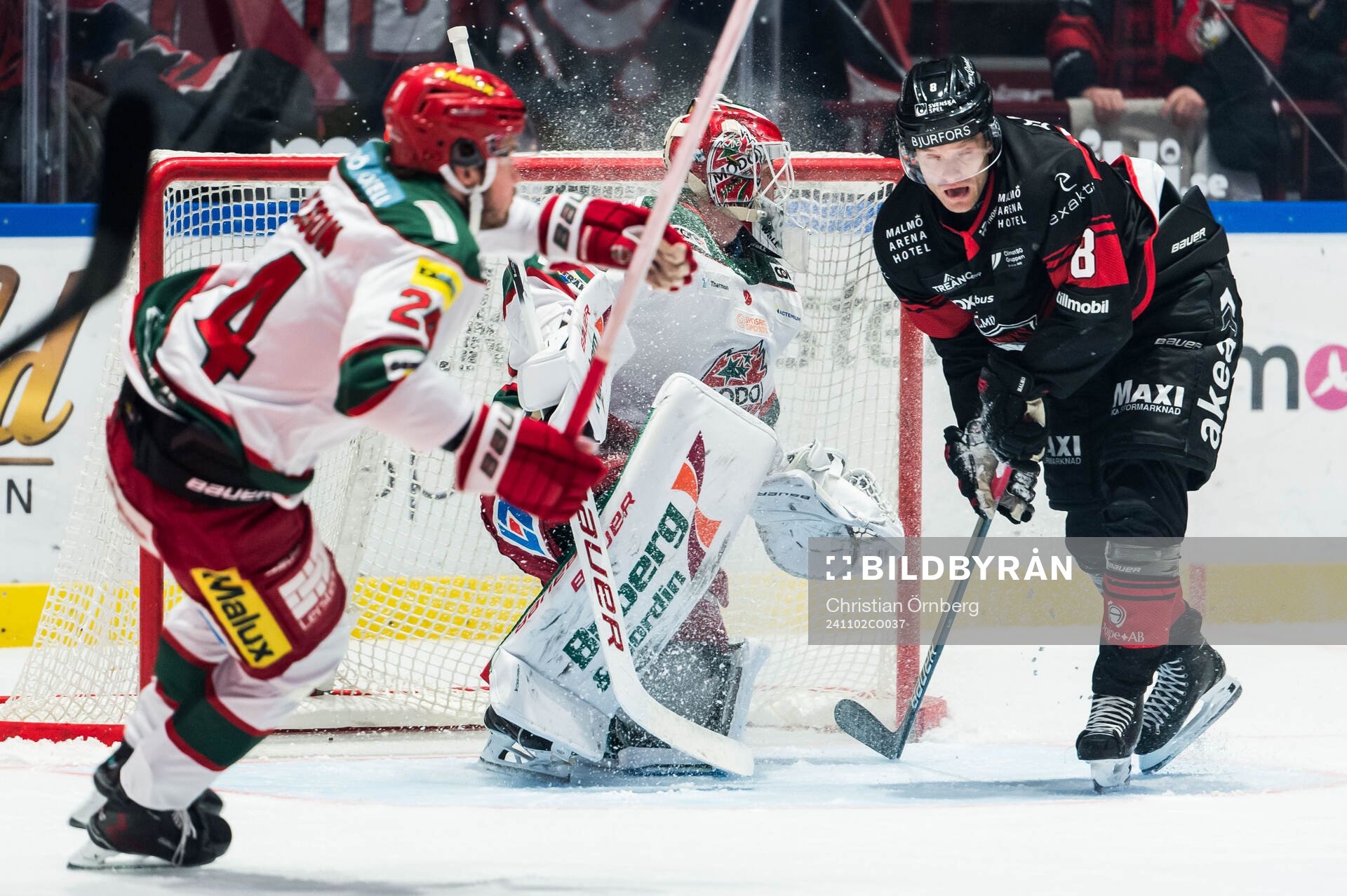 Modos målvakt Lassi Lehtinen och Malmö Redhawks Johan