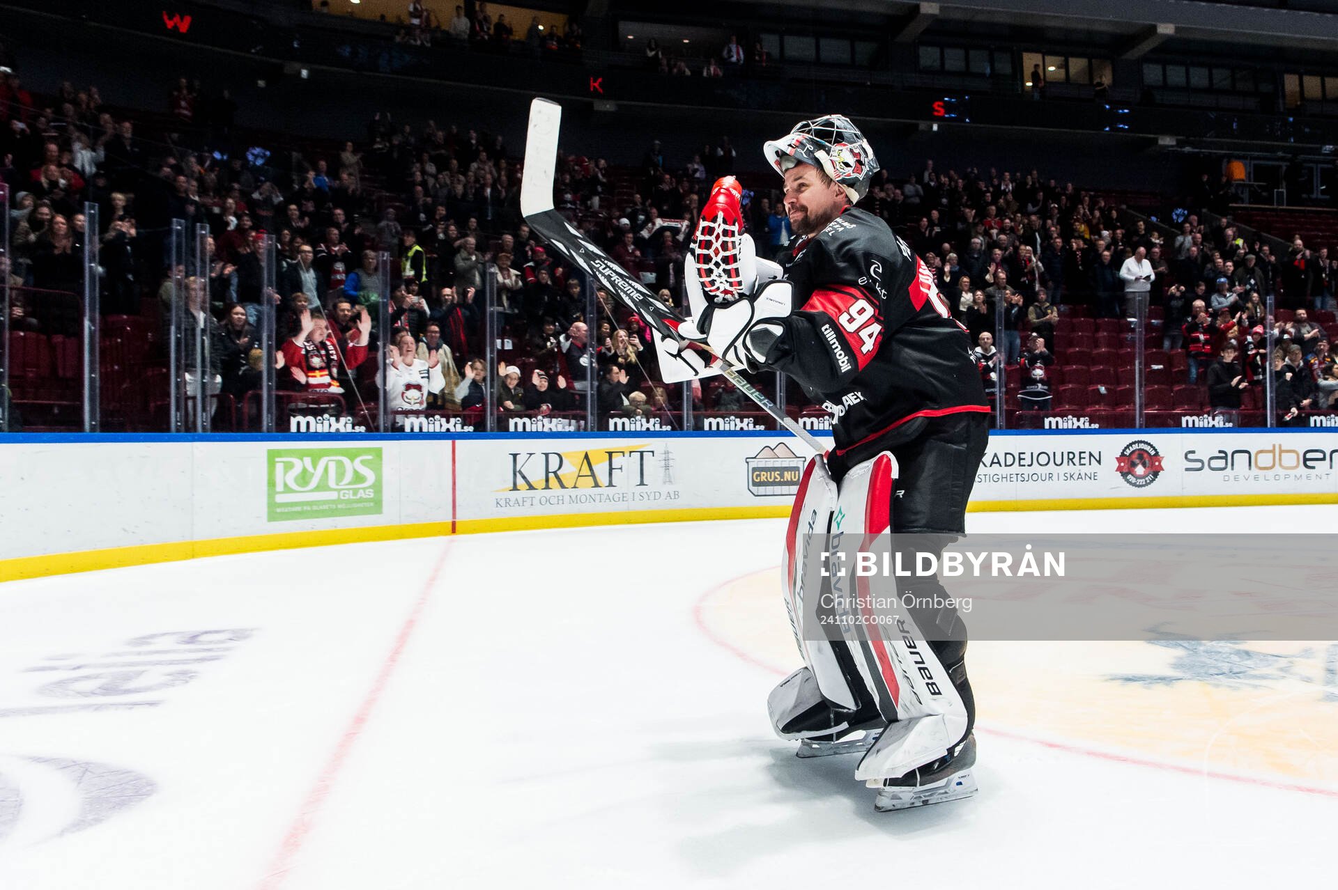 Malmö Redhawks målvakt Marek Langhamer jublar