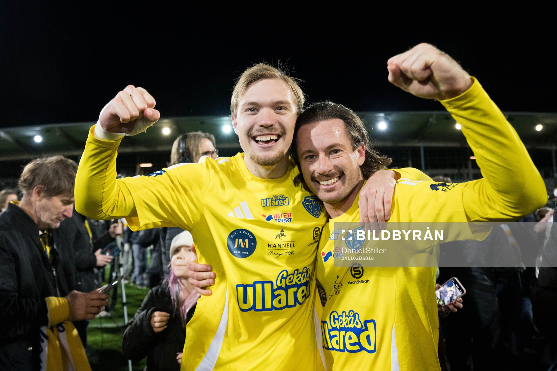Falkenbergs FFs Hugo Tilly och Rasmus Andersson jublar